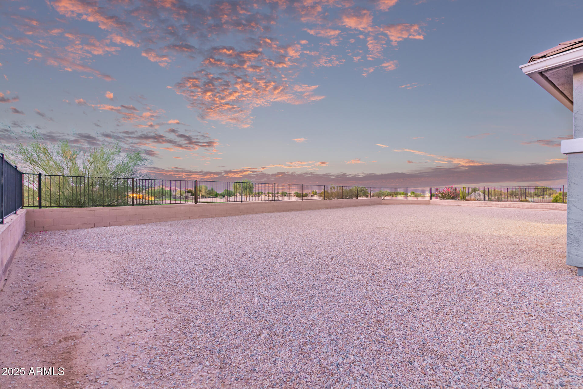 384 W BISMARK Street