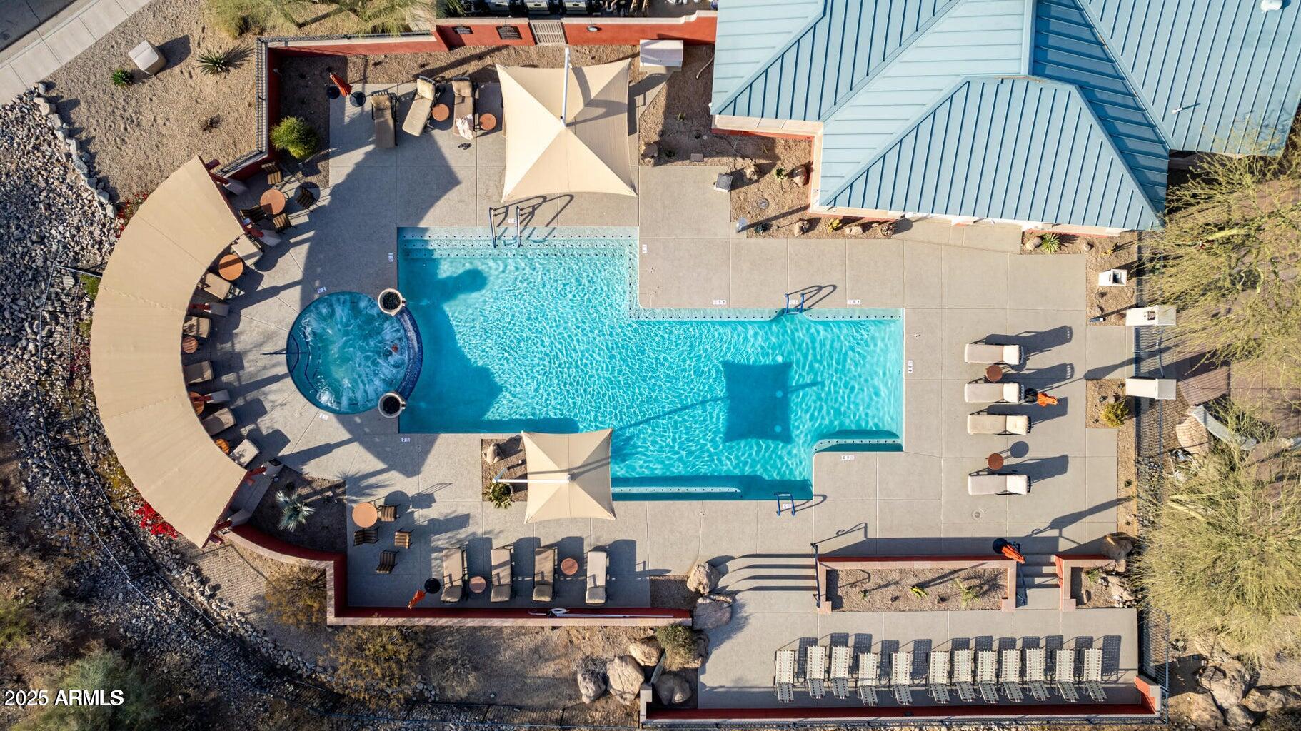 384 W BISMARK Street