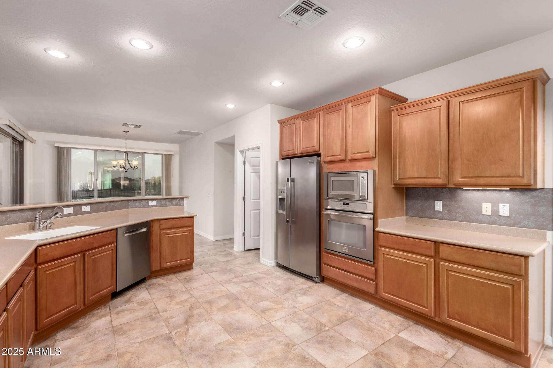 384 W BISMARK Street