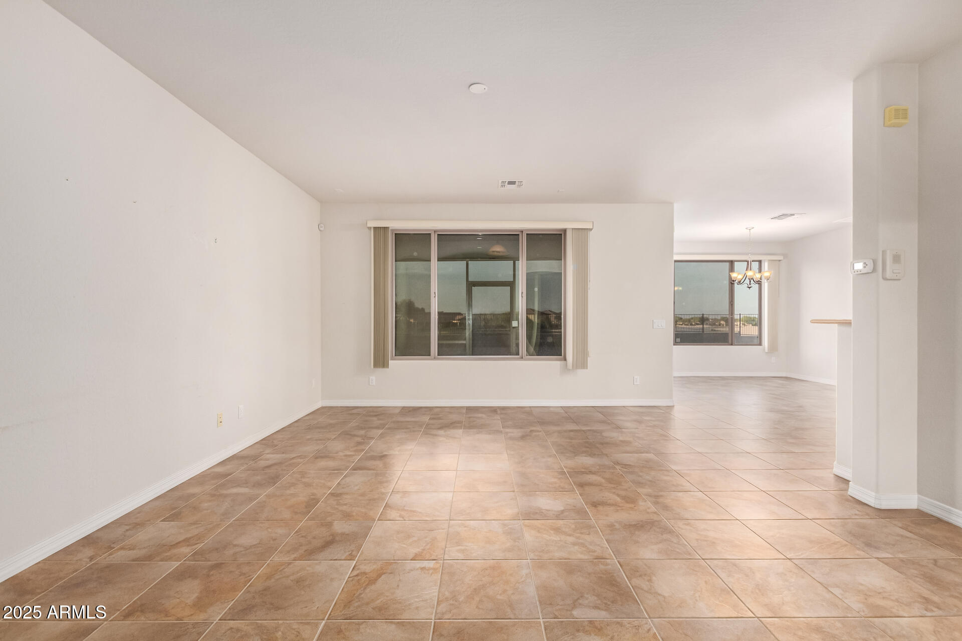 384 W BISMARK Street