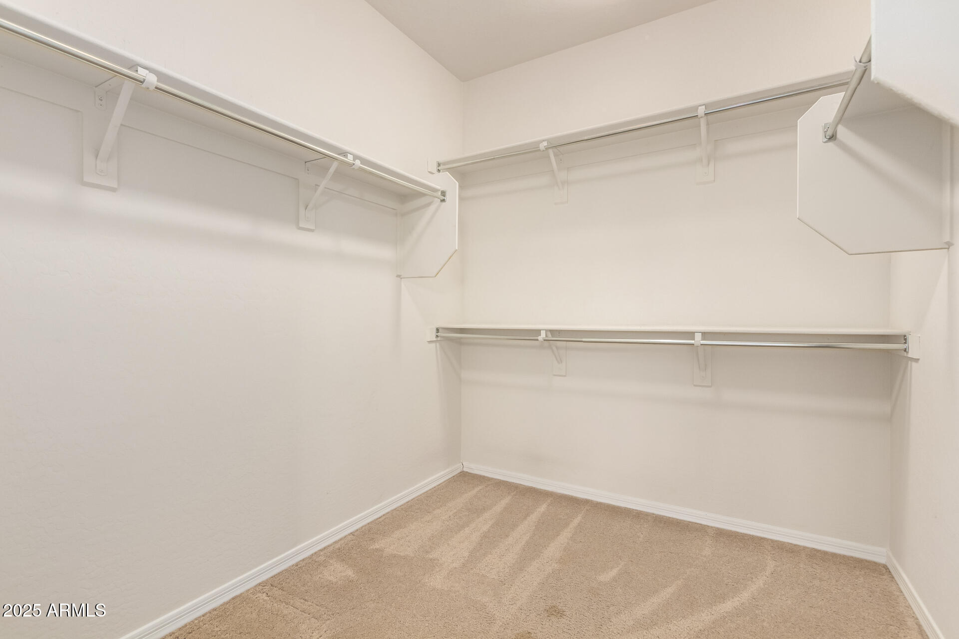 384 W BISMARK Street