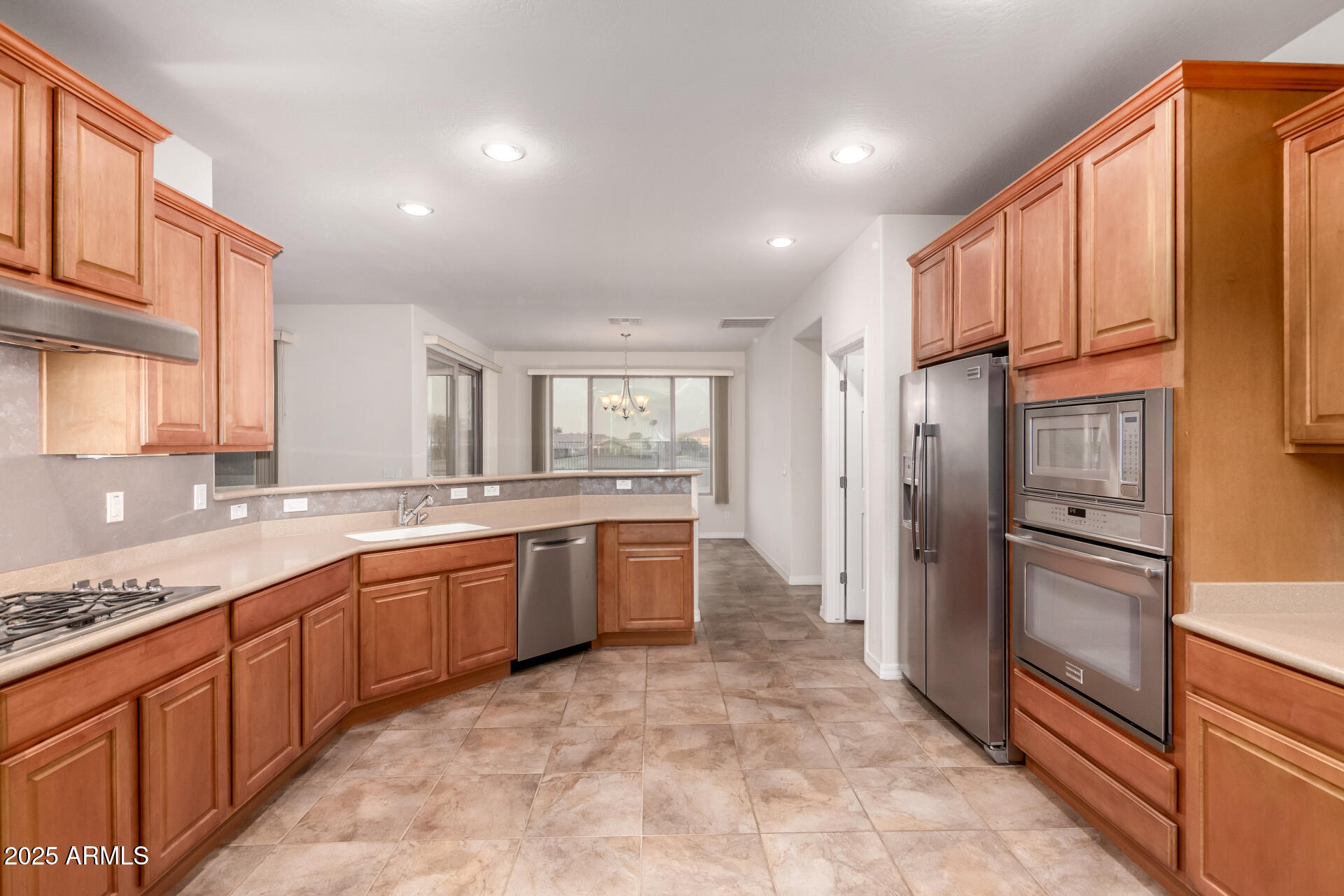 384 W BISMARK Street