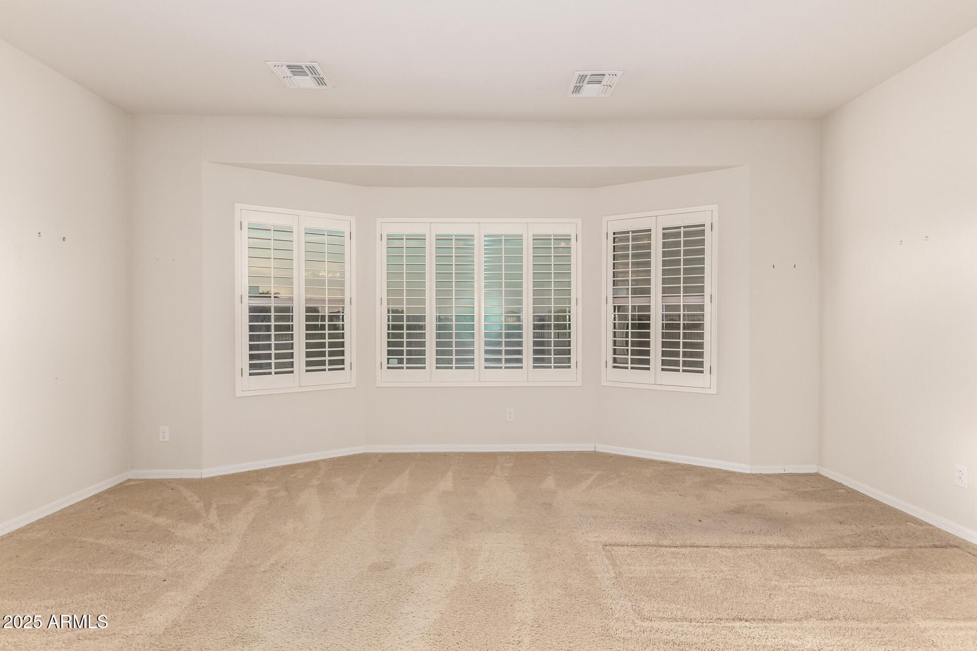 384 W BISMARK Street