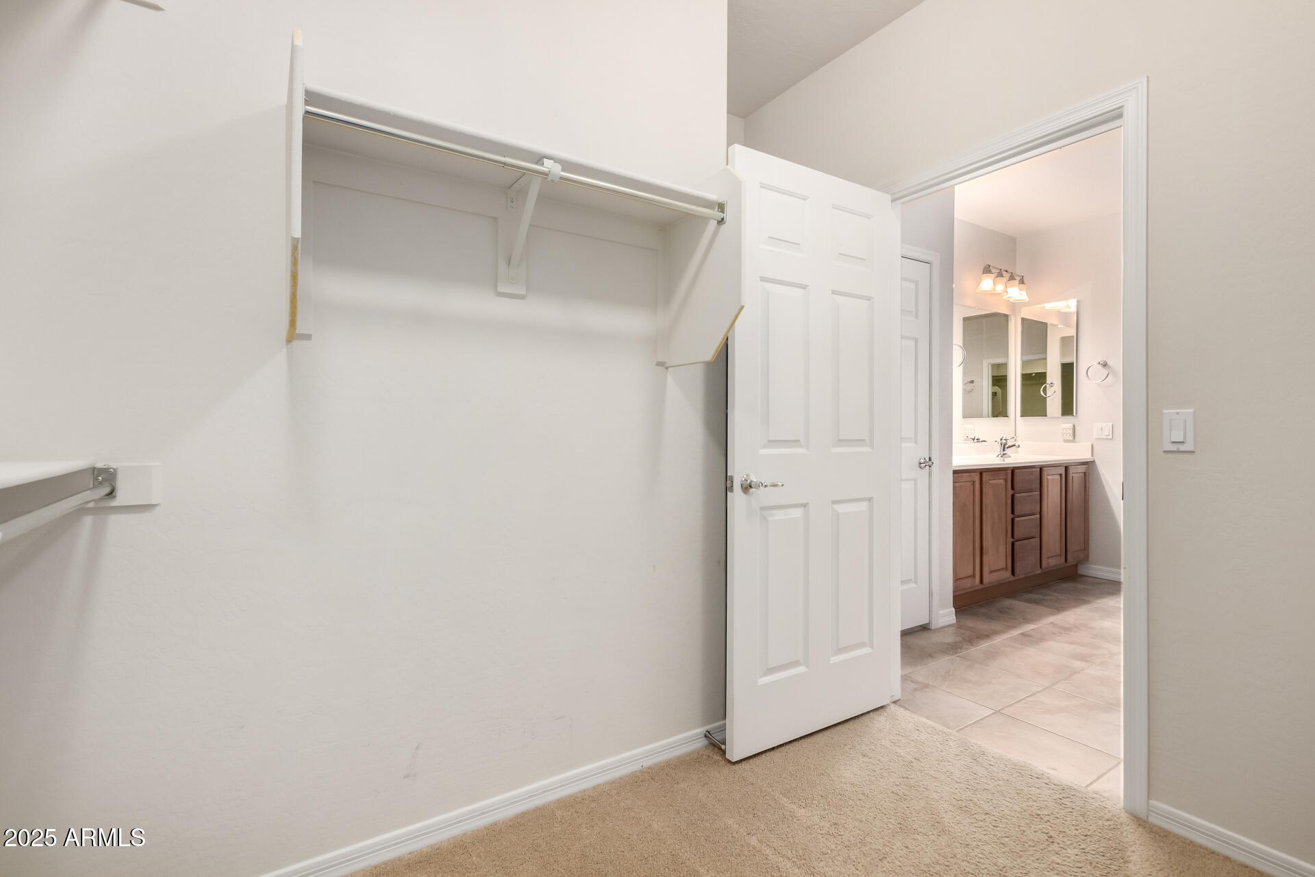 384 W BISMARK Street