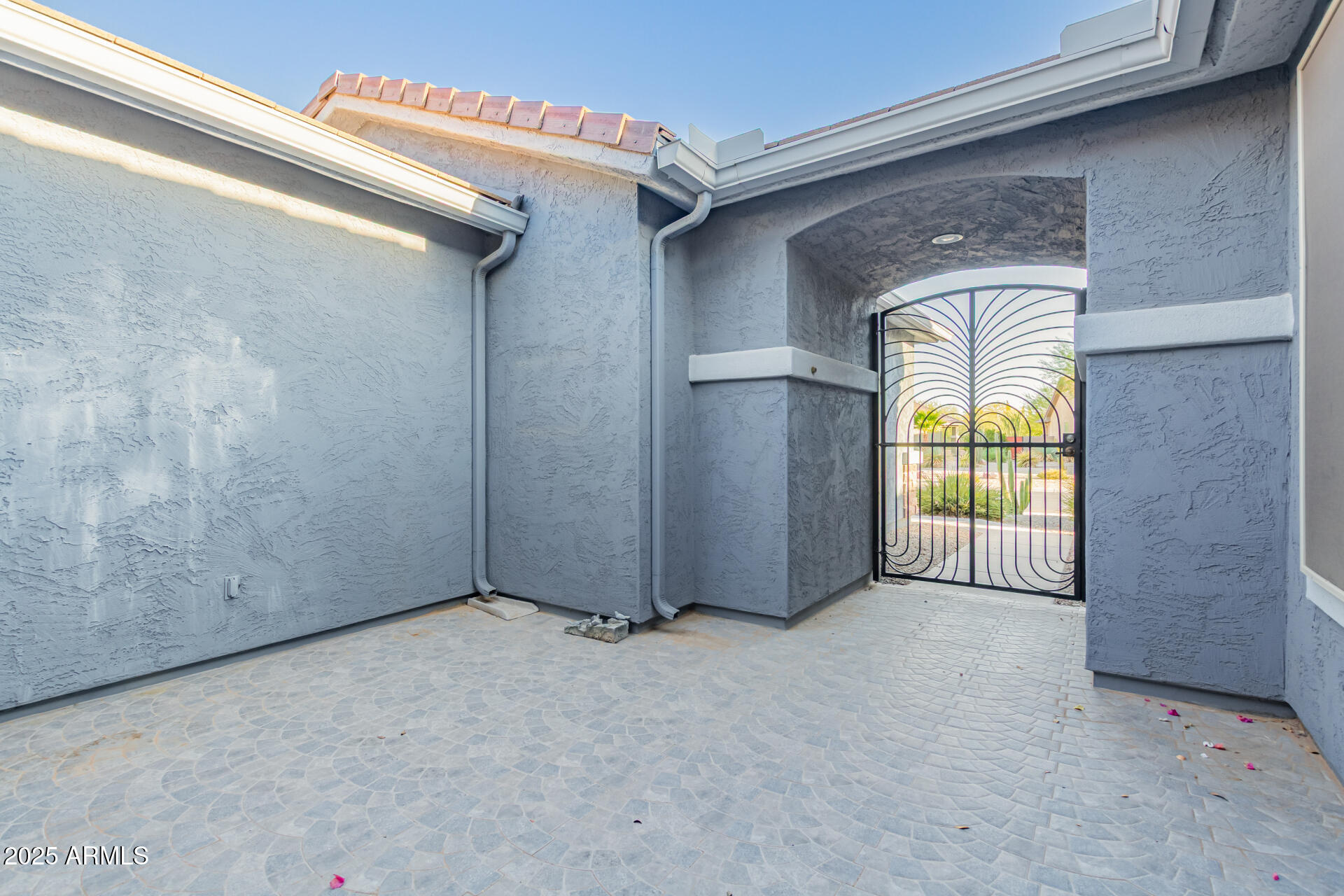 384 W BISMARK Street