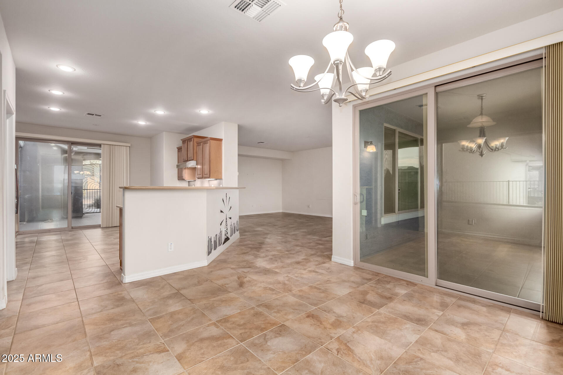 384 W BISMARK Street