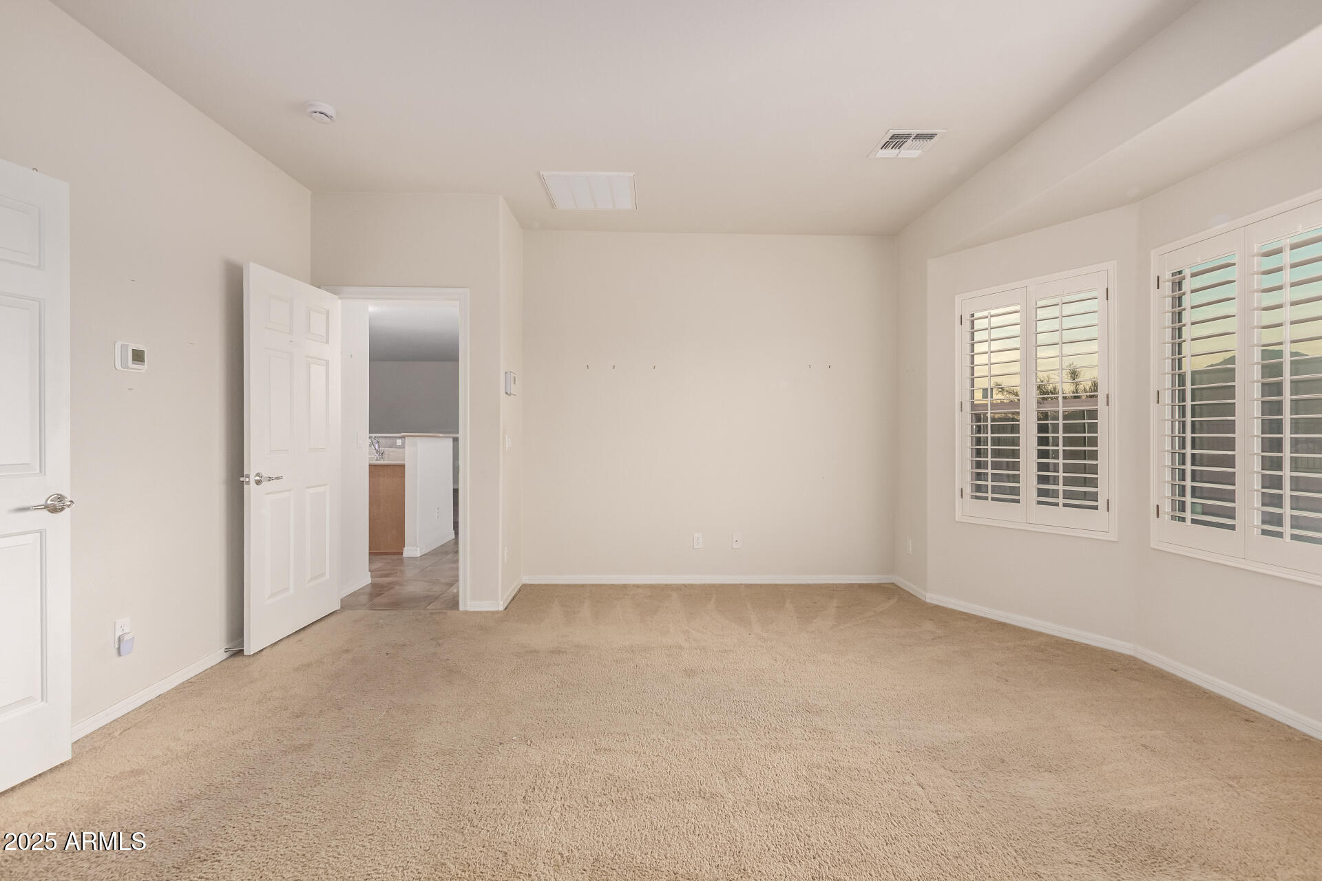 384 W BISMARK Street