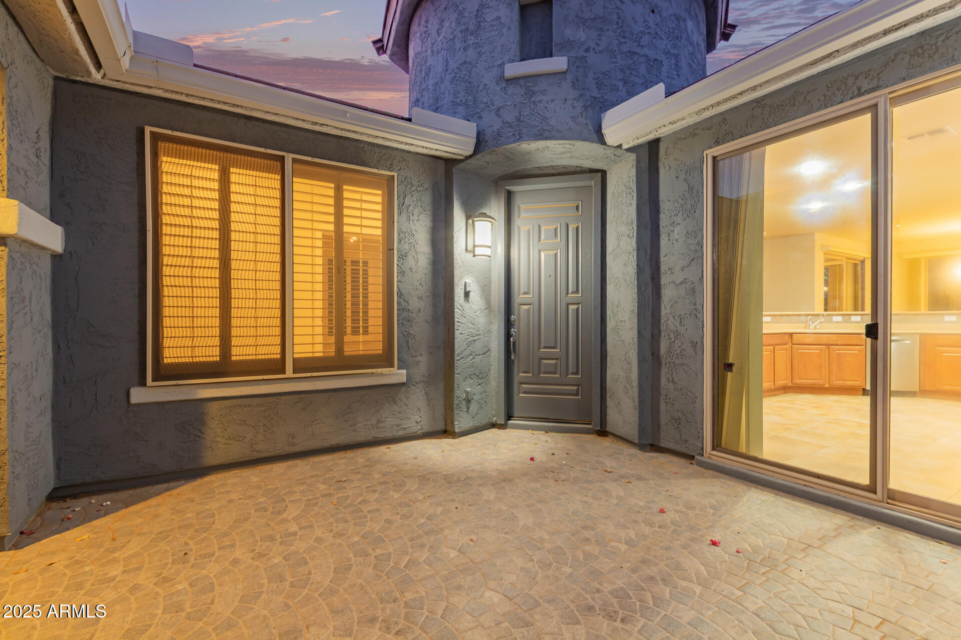 384 W BISMARK Street