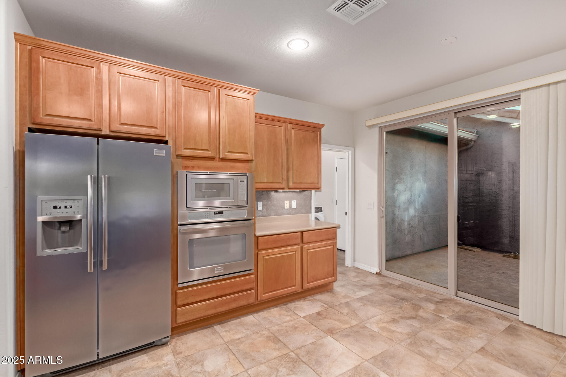 384 W BISMARK Street