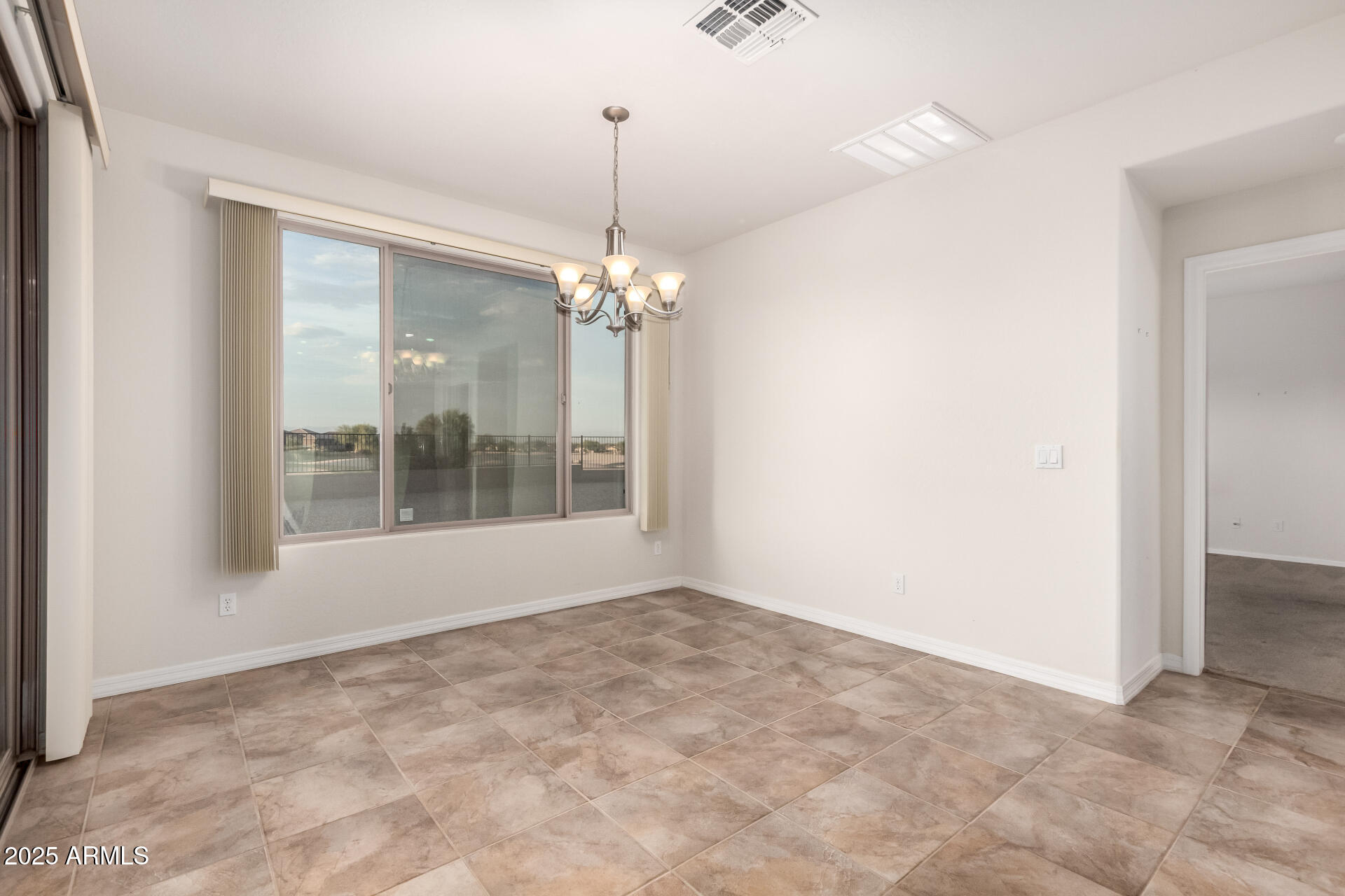 384 W BISMARK Street