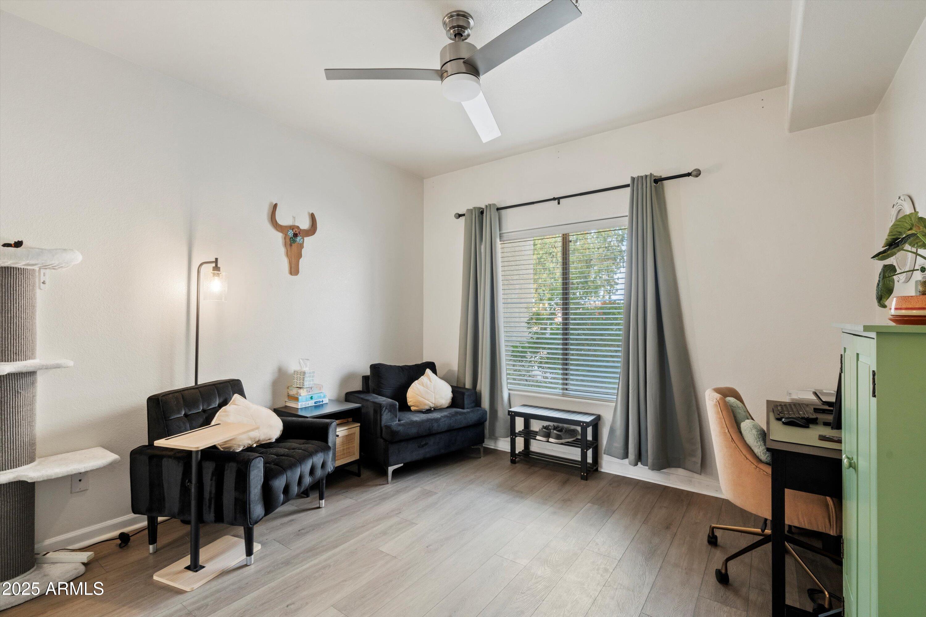 2201 N COMANCHE Drive, 1075