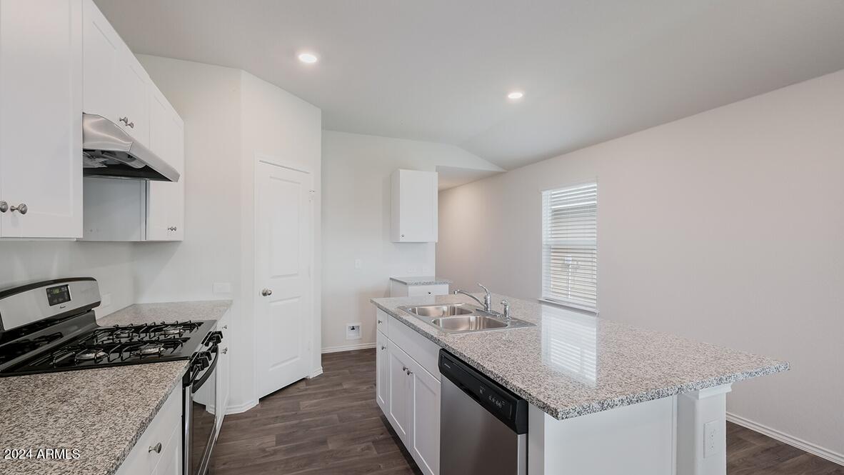 2027 W SOLSTICE Avenue