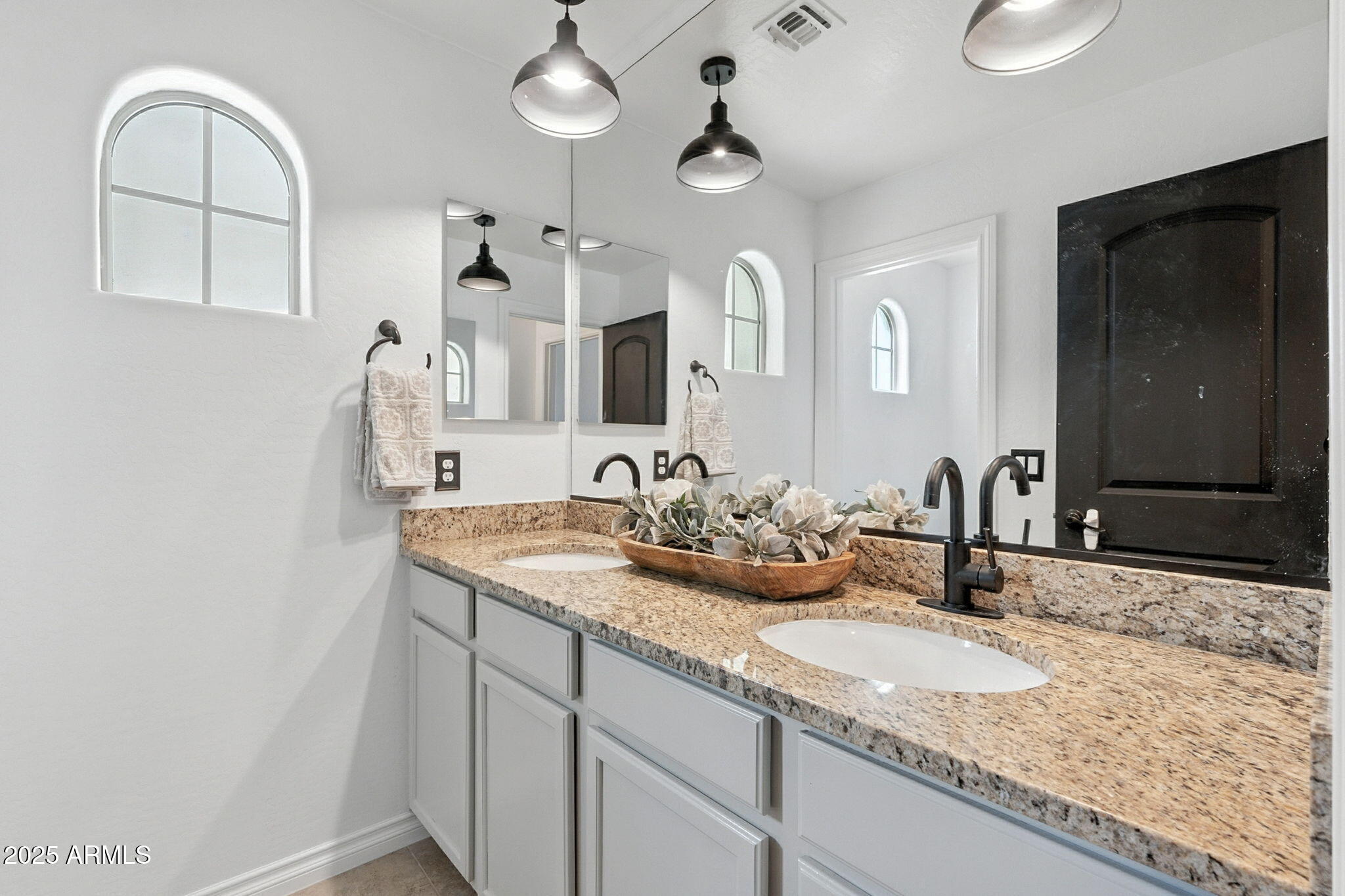 253 E CRESCENT Place