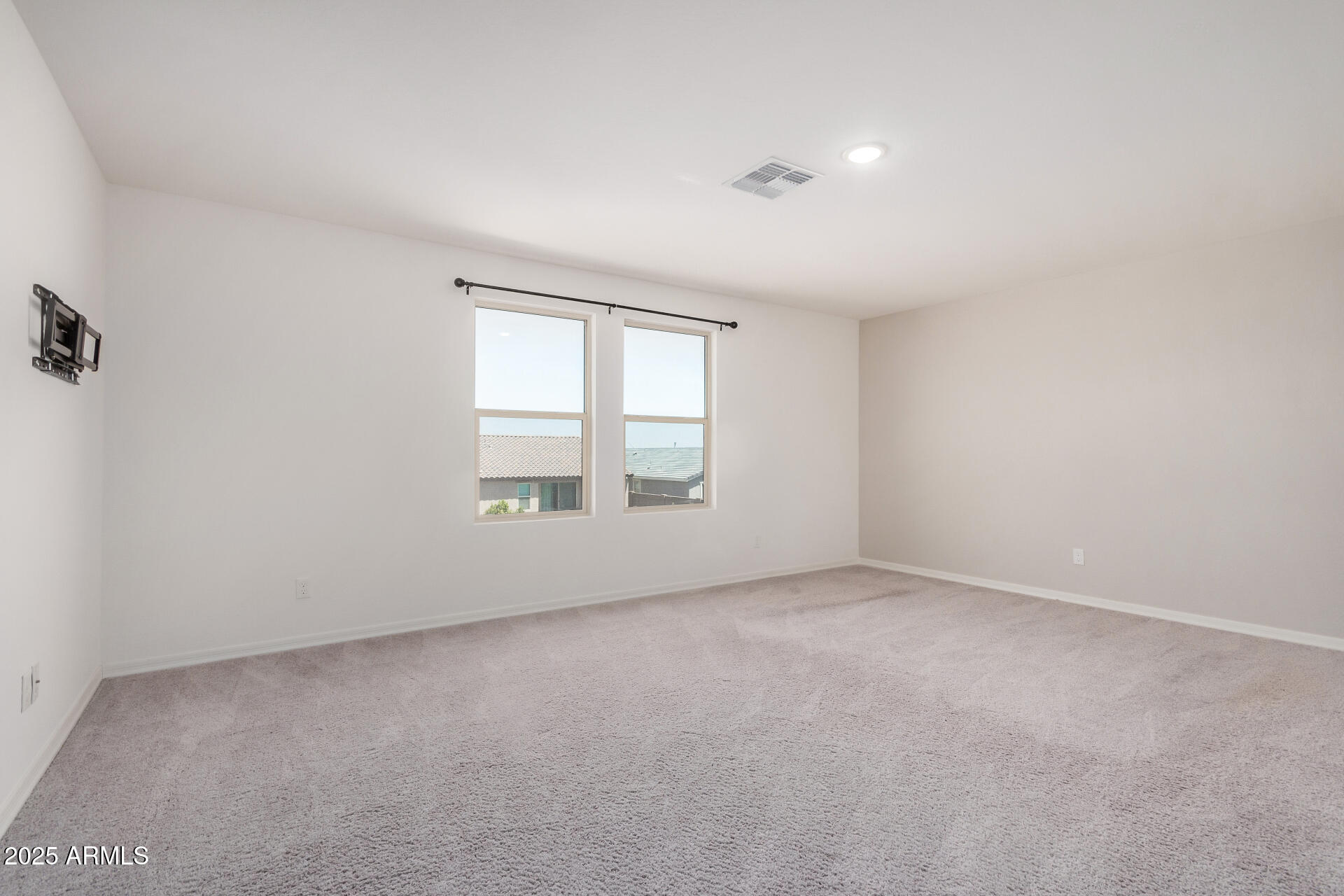 19424 W ELM Street
