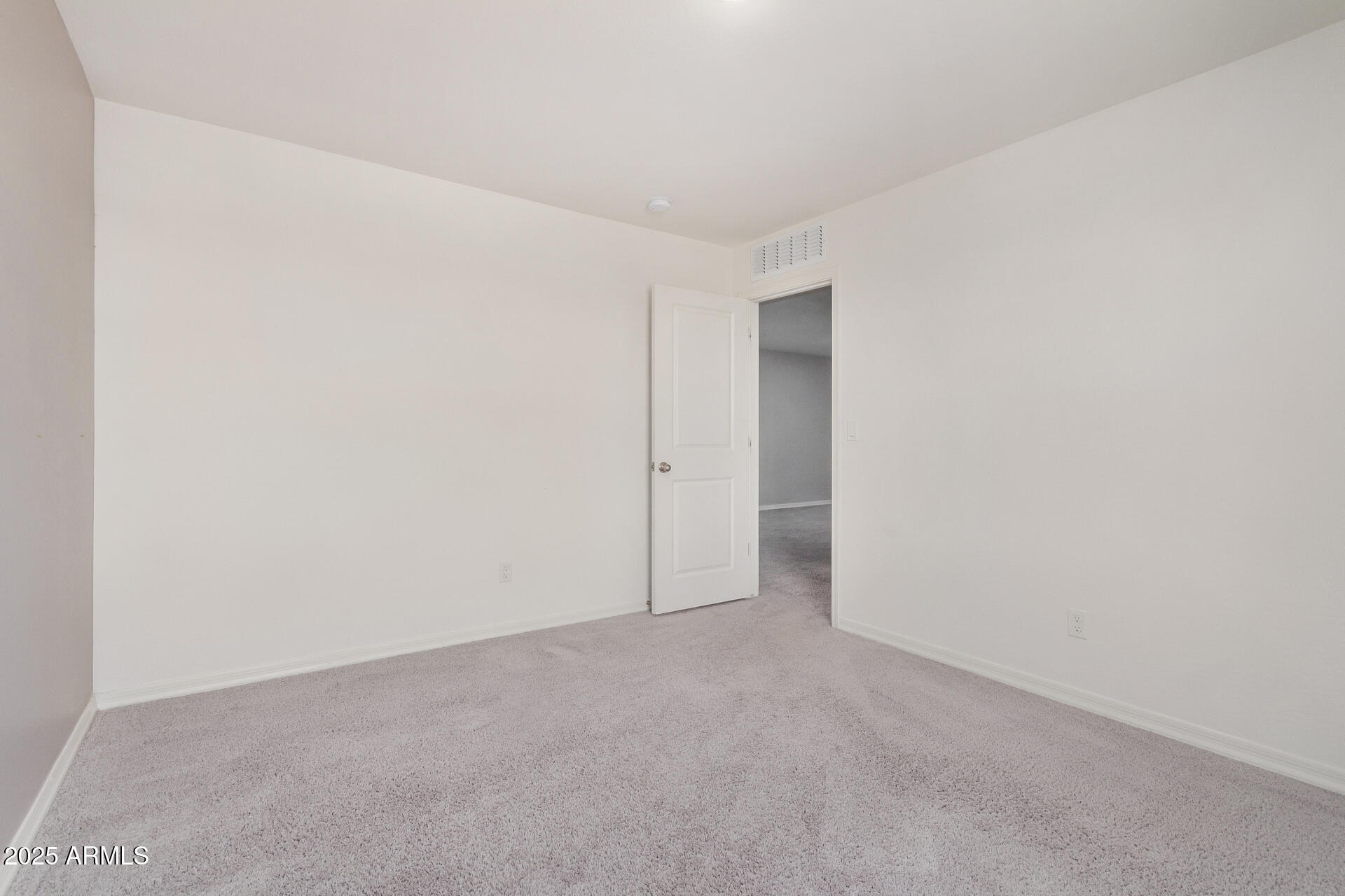19424 W ELM Street