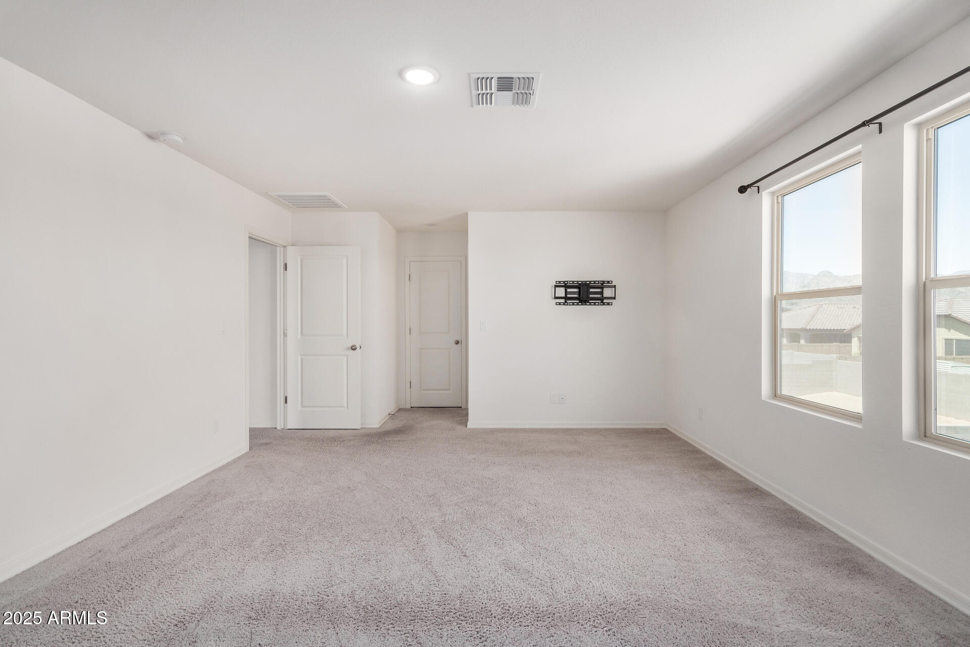 19424 W ELM Street
