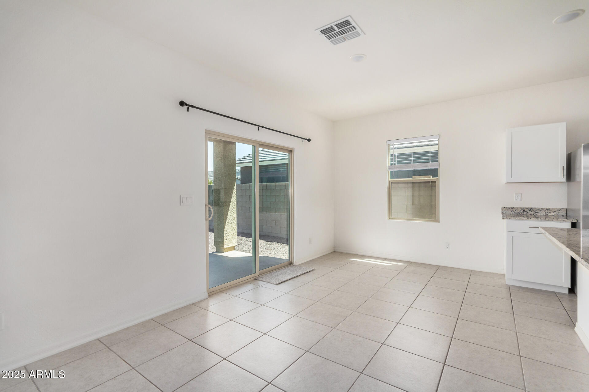 19424 W ELM Street