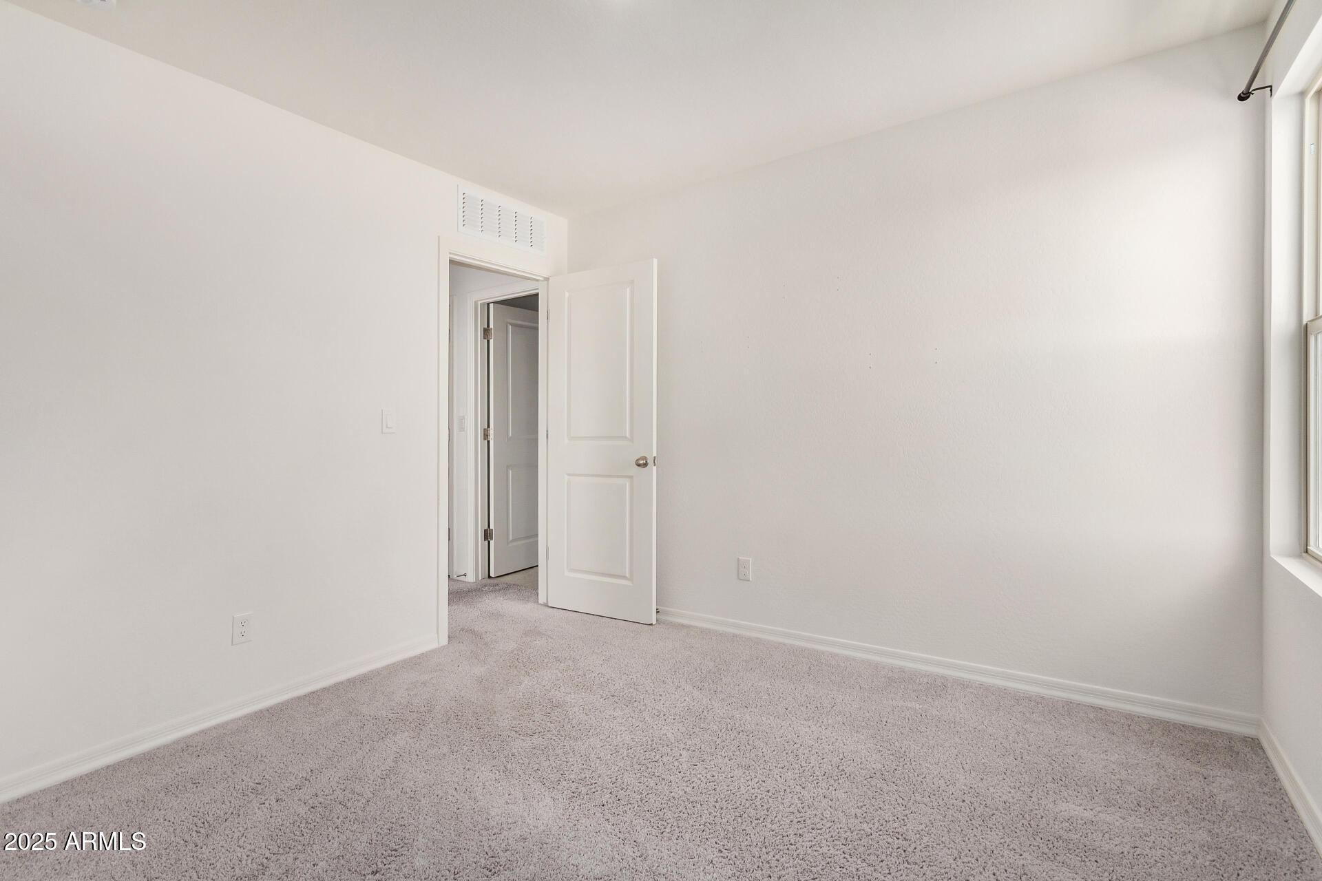 19424 W ELM Street