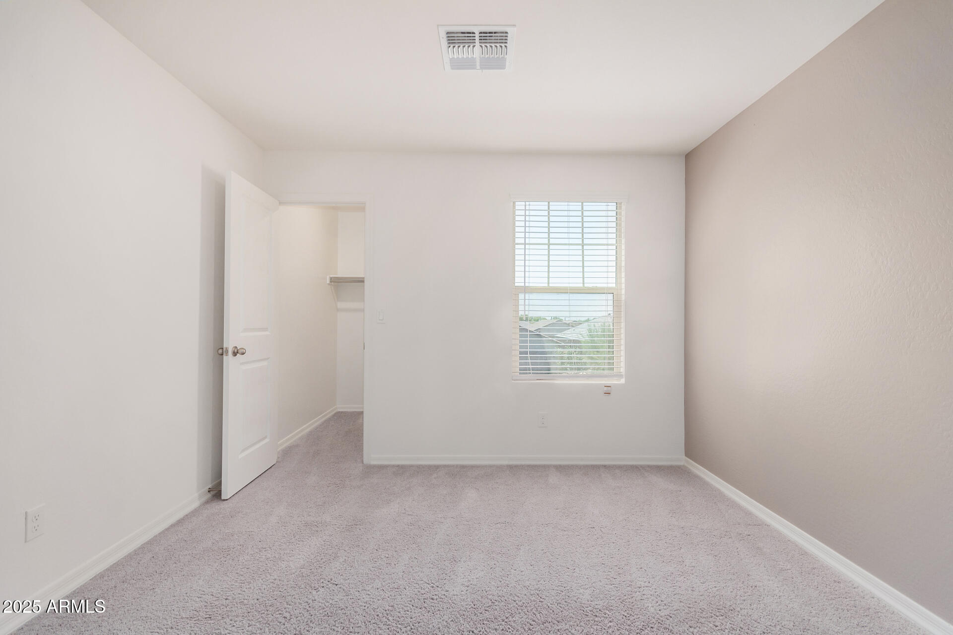 19424 W ELM Street