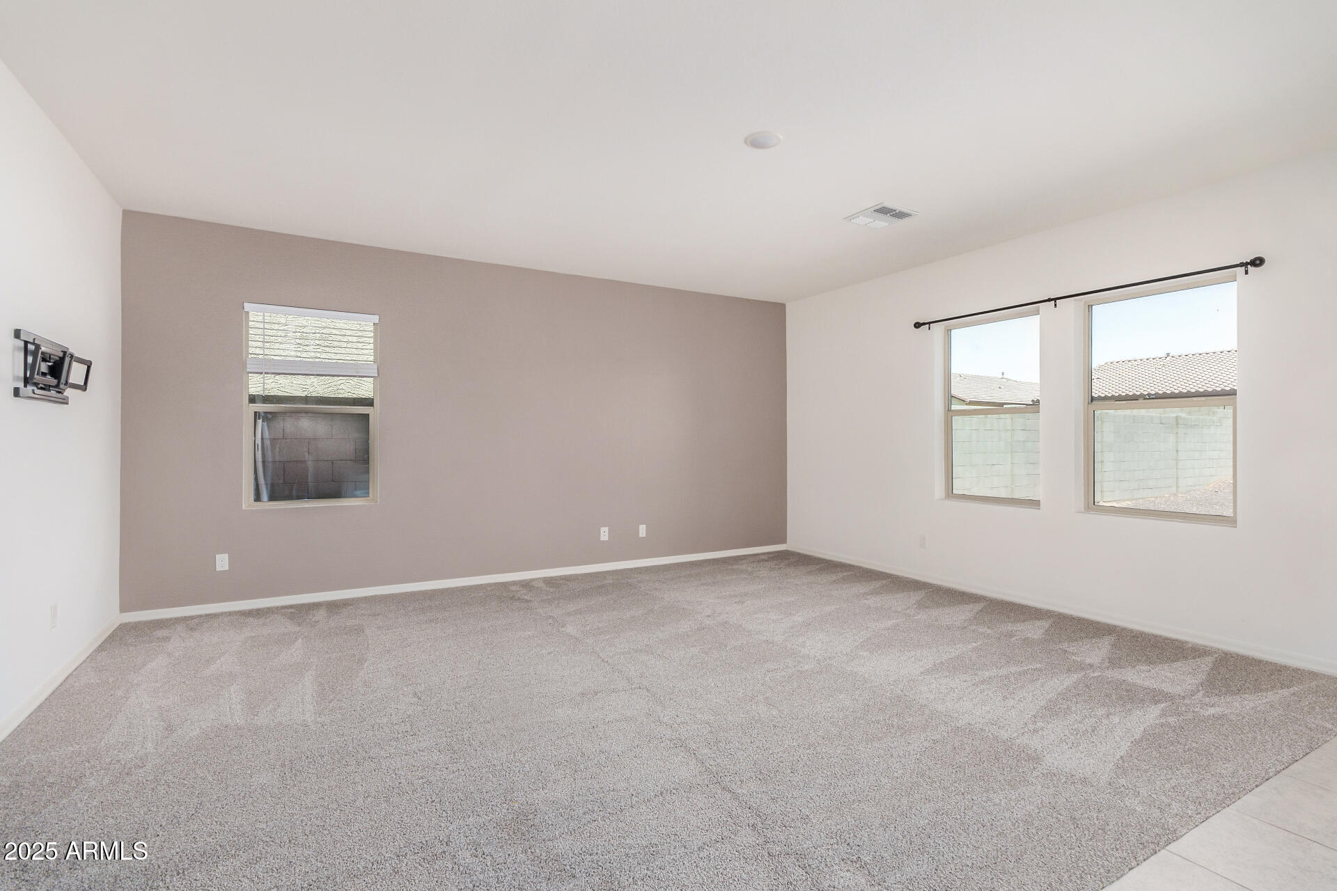 19424 W ELM Street