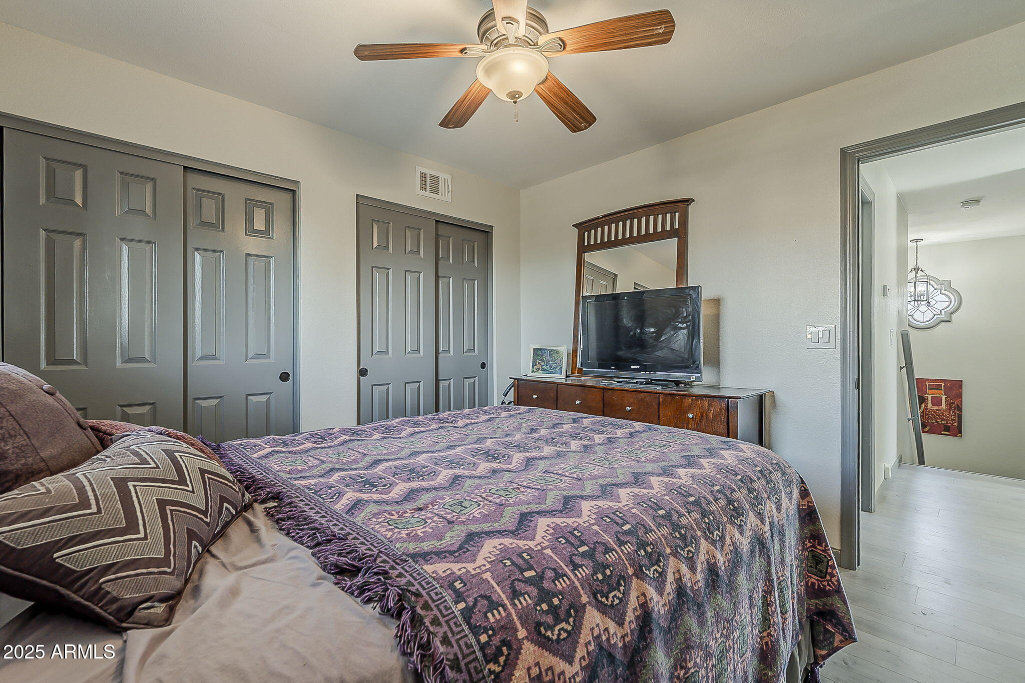 5432 E GRANDVIEW Road