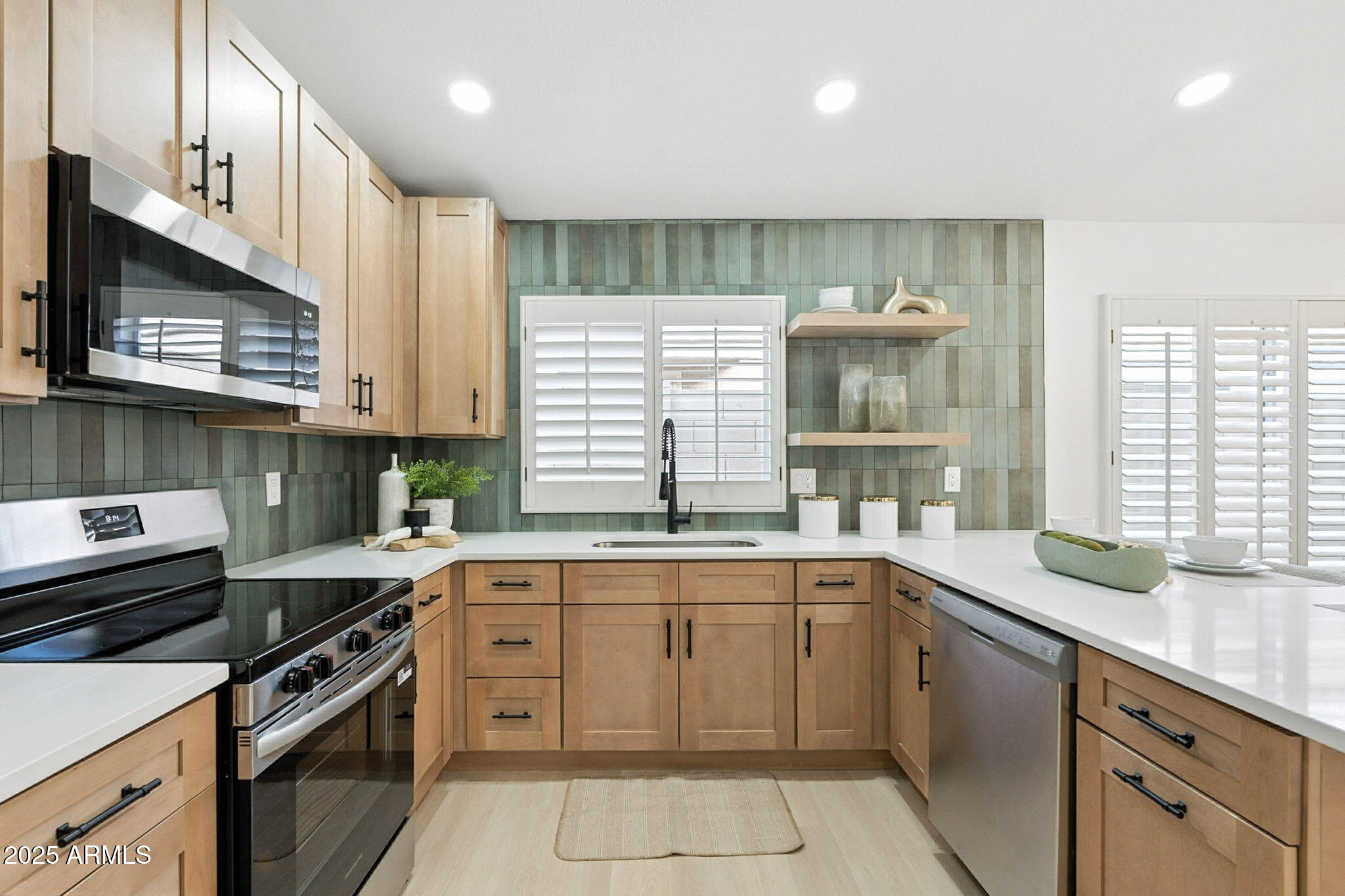 3050 E PONTIAC Drive, 3050