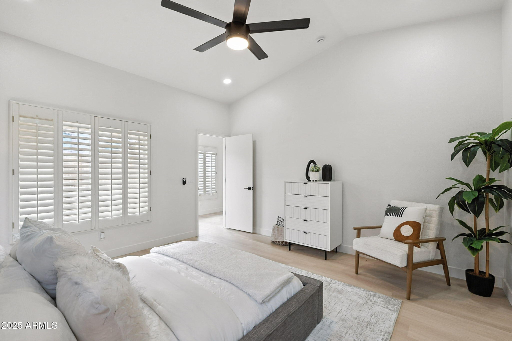 3050 E PONTIAC Drive, 3050