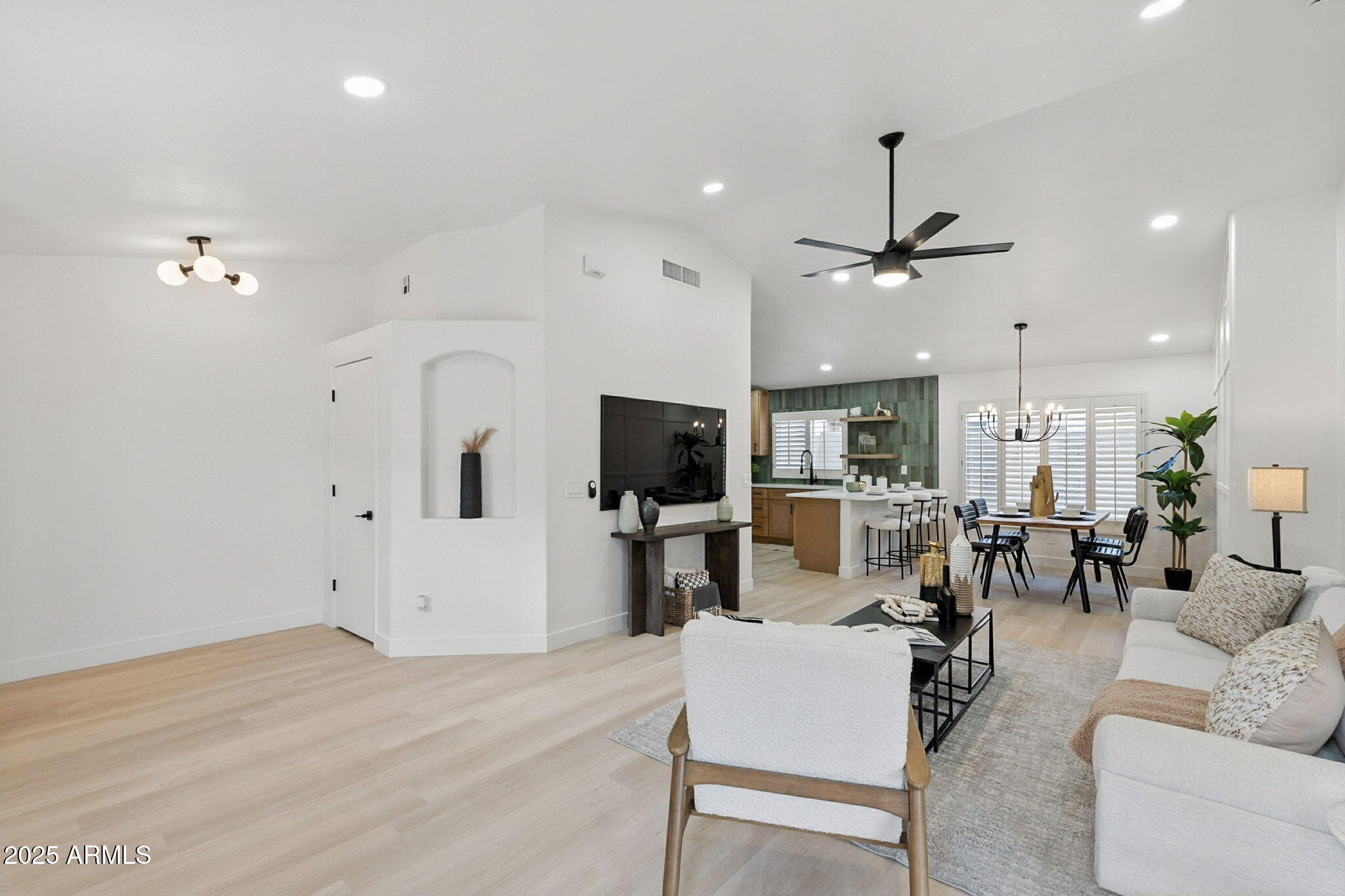 3050 E PONTIAC Drive, 3050