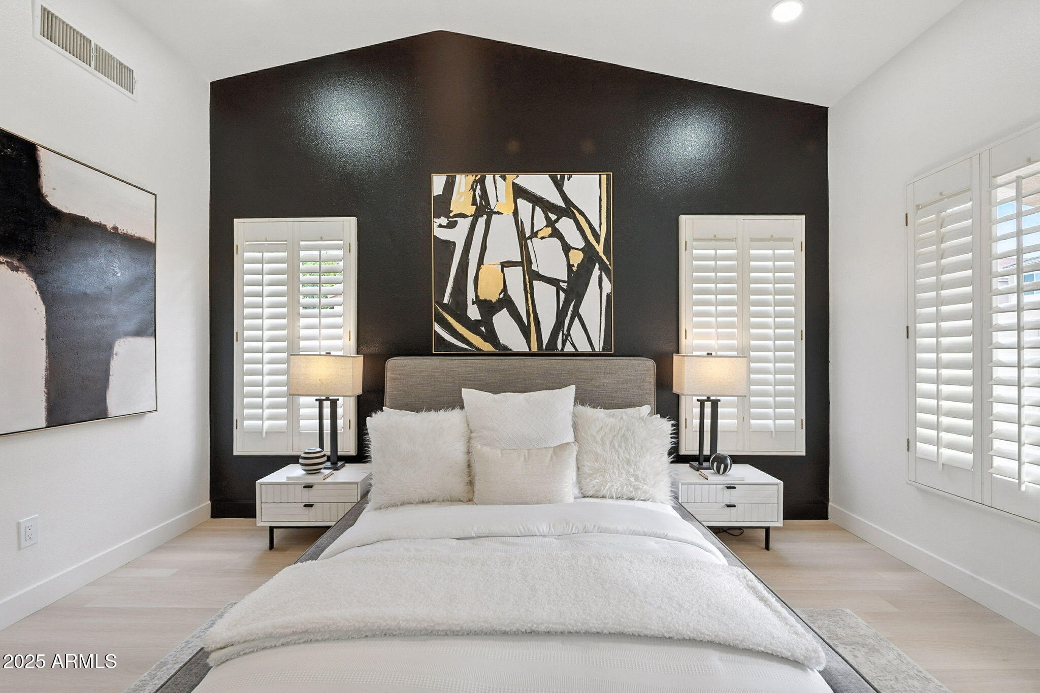 3050 E PONTIAC Drive, 3050