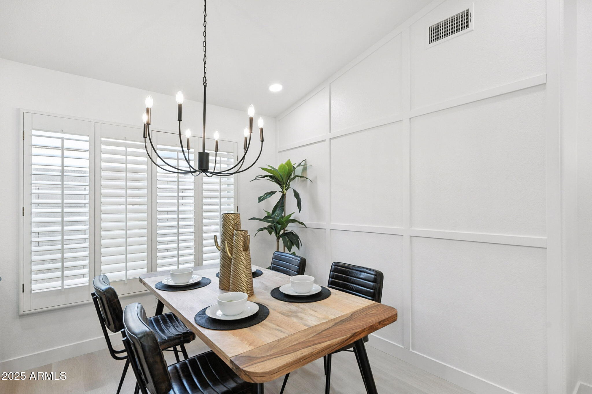 3050 E PONTIAC Drive, 3050