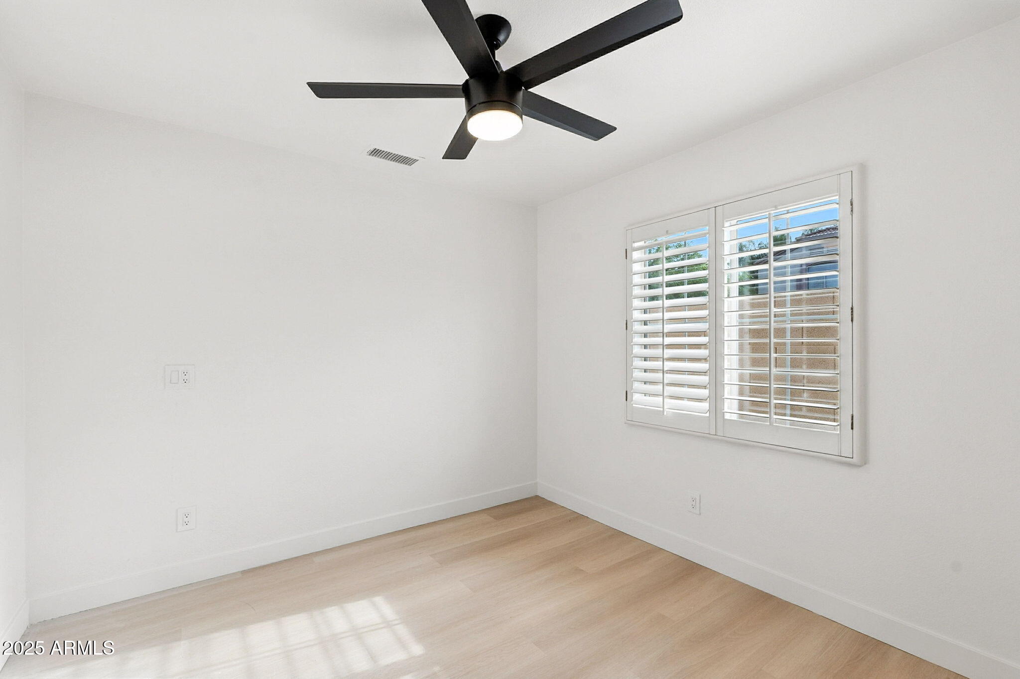 3050 E PONTIAC Drive, 3050