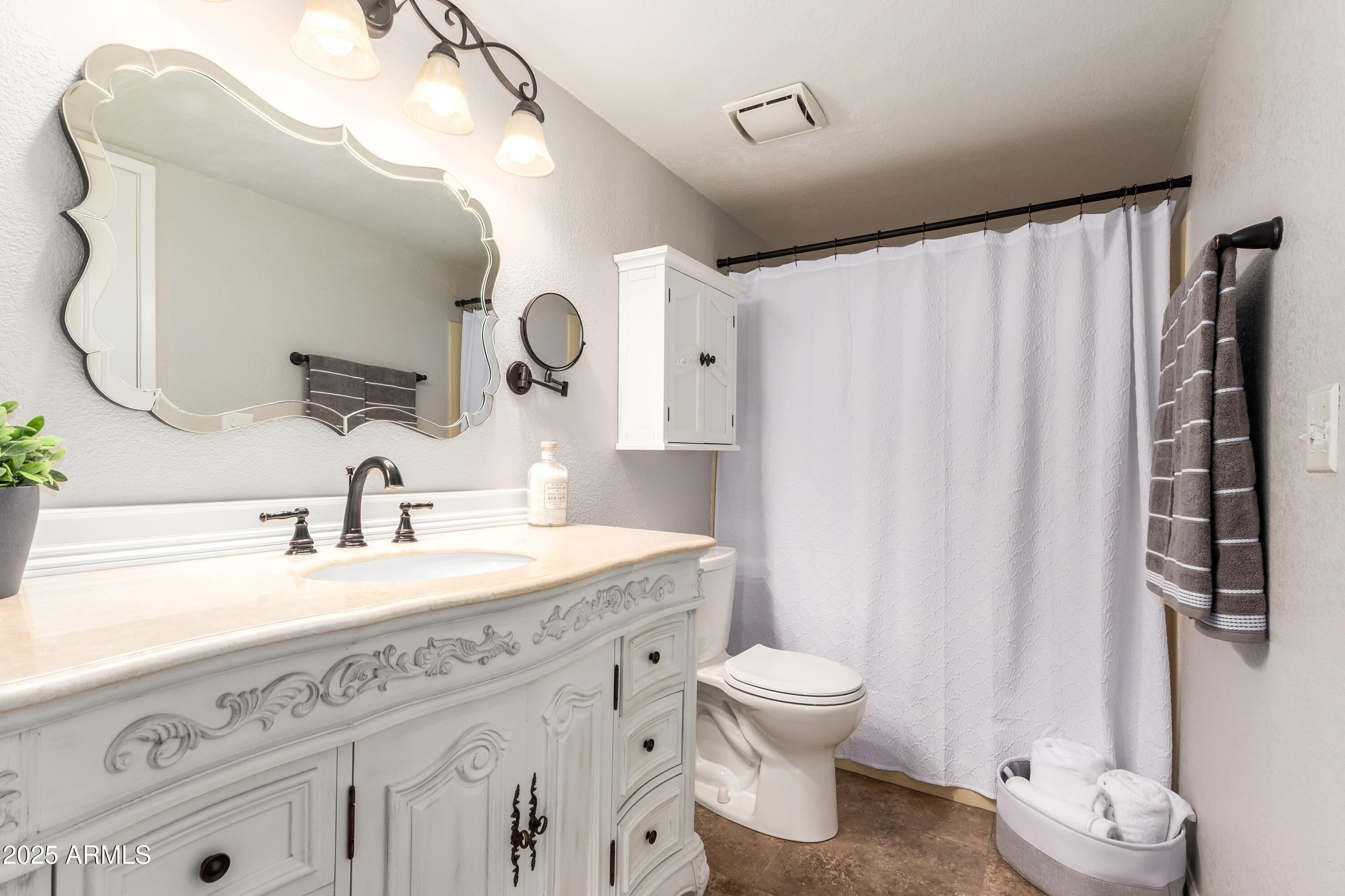 1915 S 39TH Street, 52