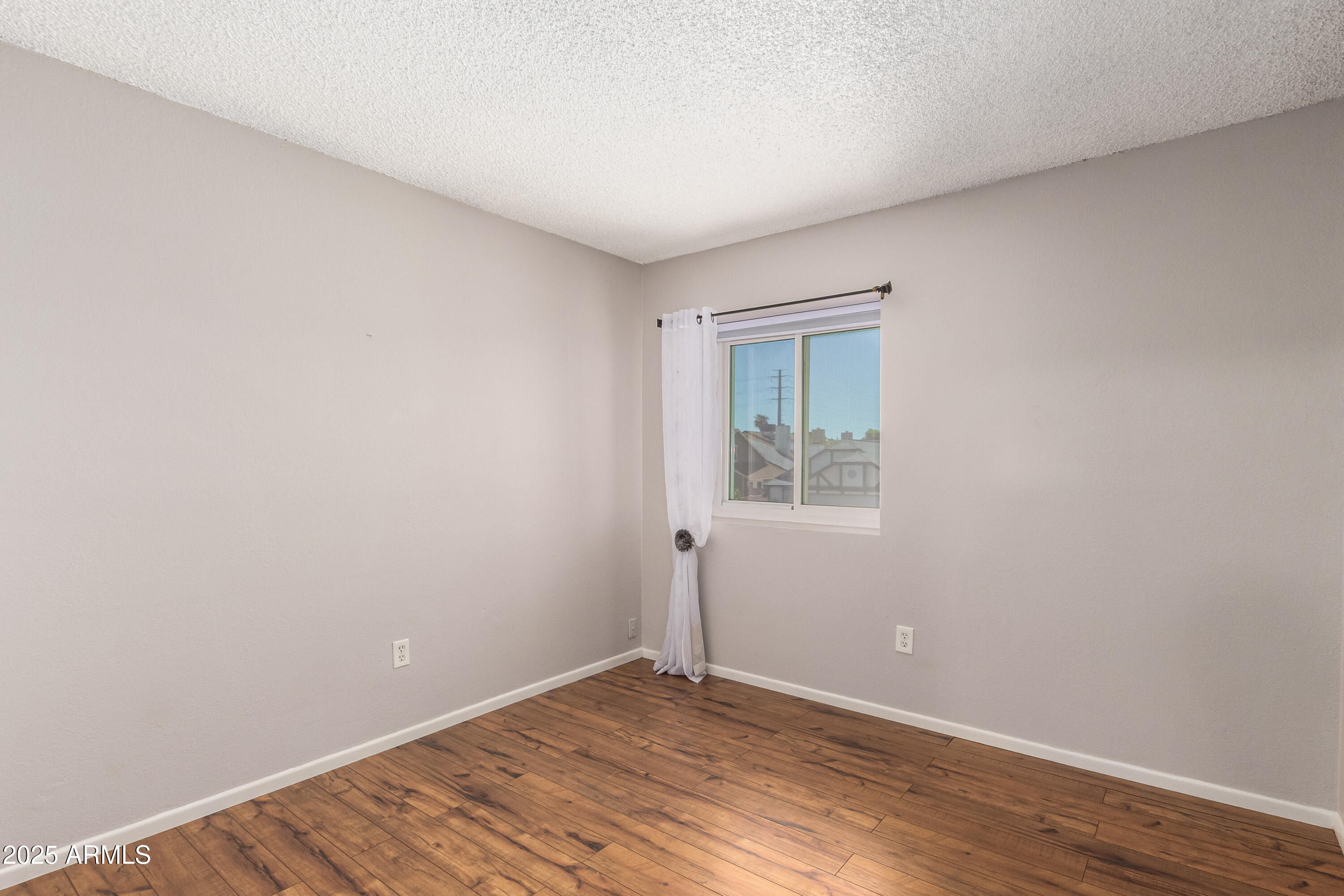 1915 S 39TH Street, 52