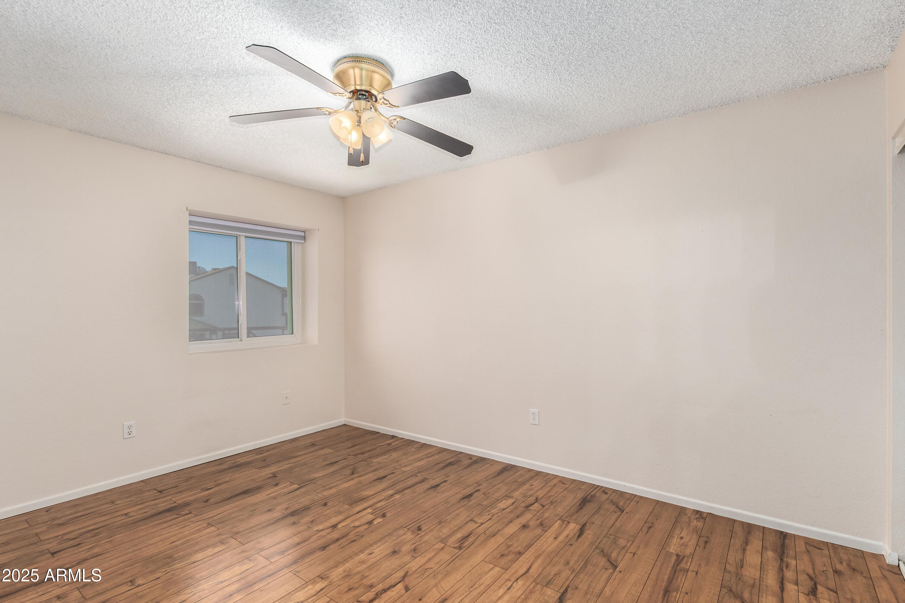 1915 S 39TH Street, 52