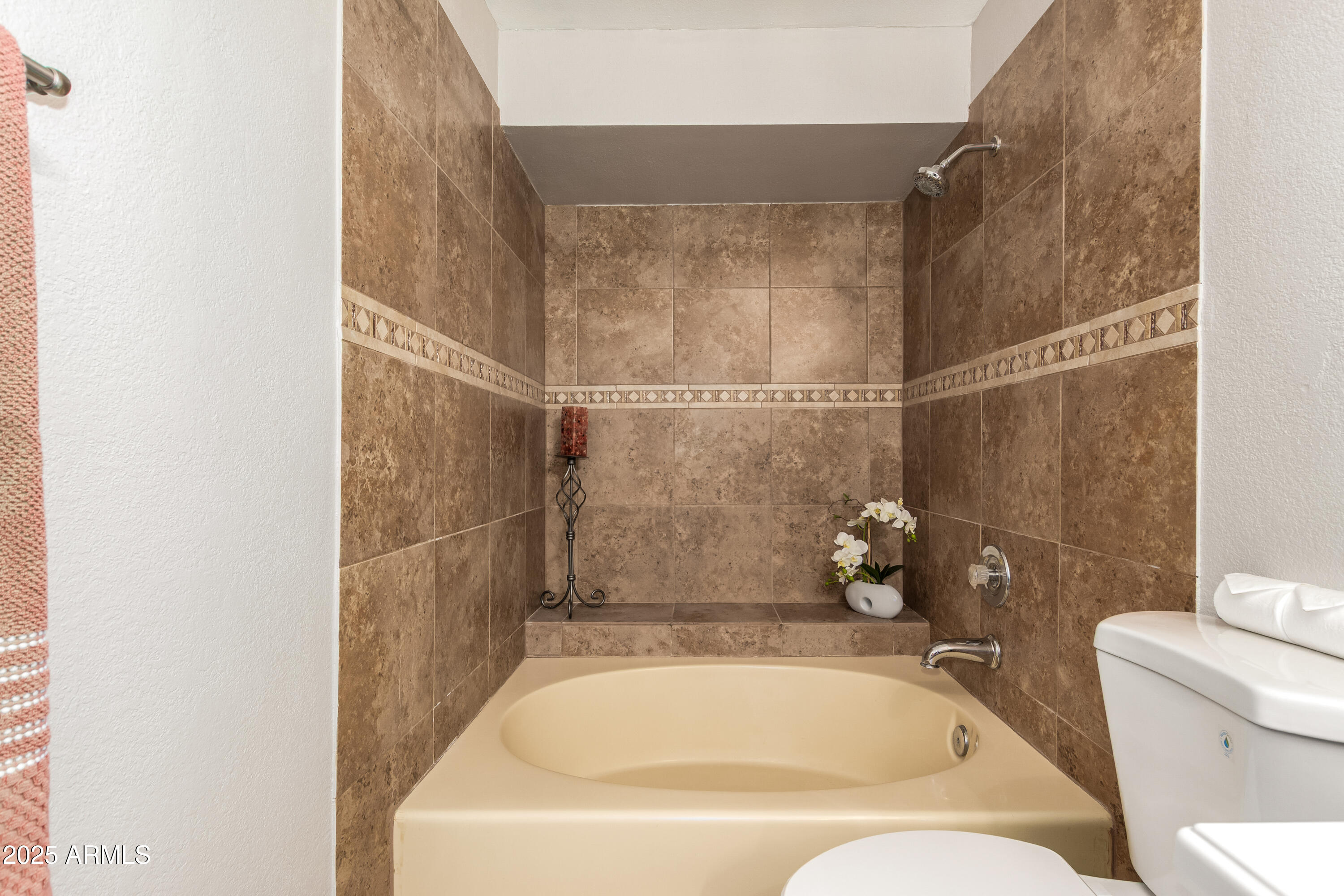 1915 S 39TH Street, 52