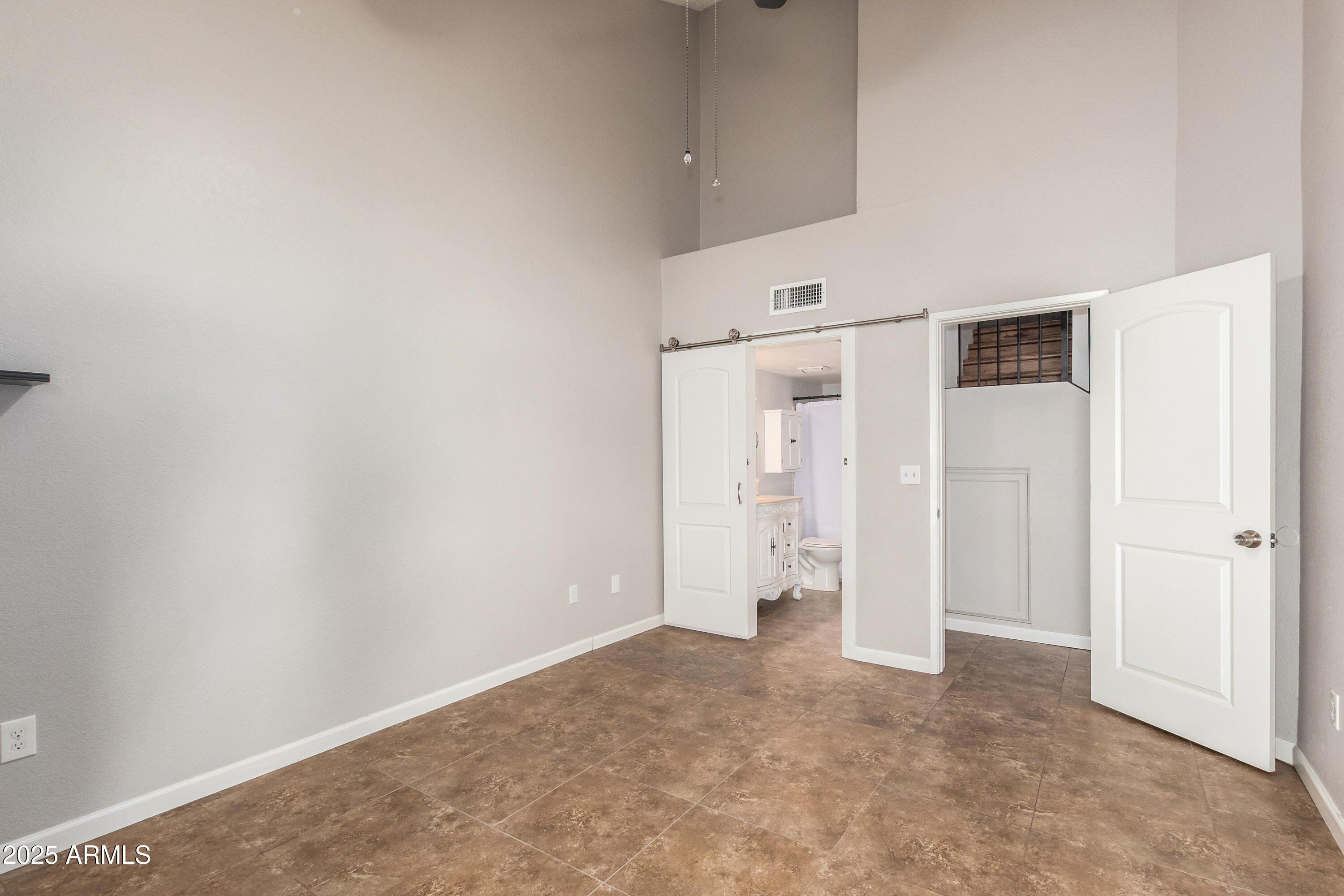 1915 S 39TH Street, 52