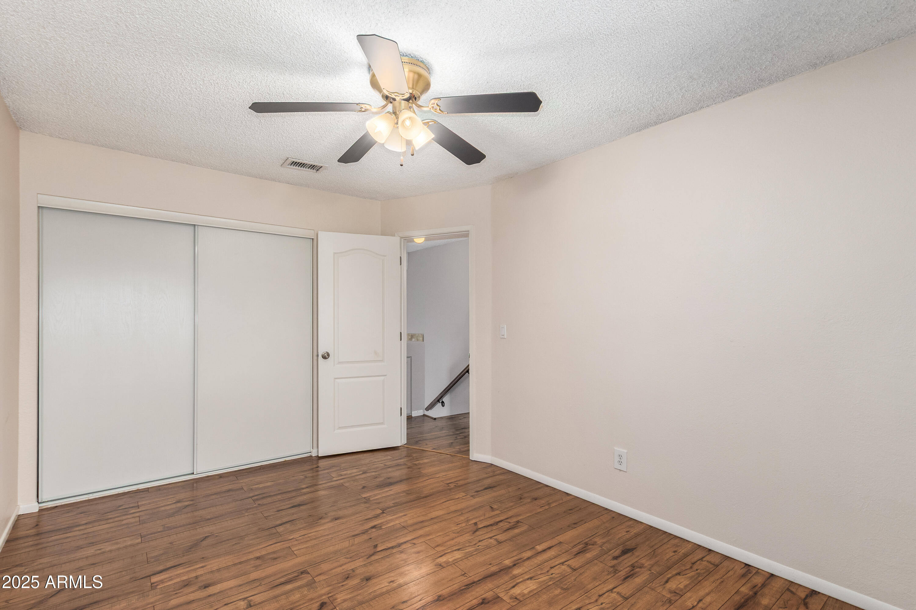 1915 S 39TH Street, 52