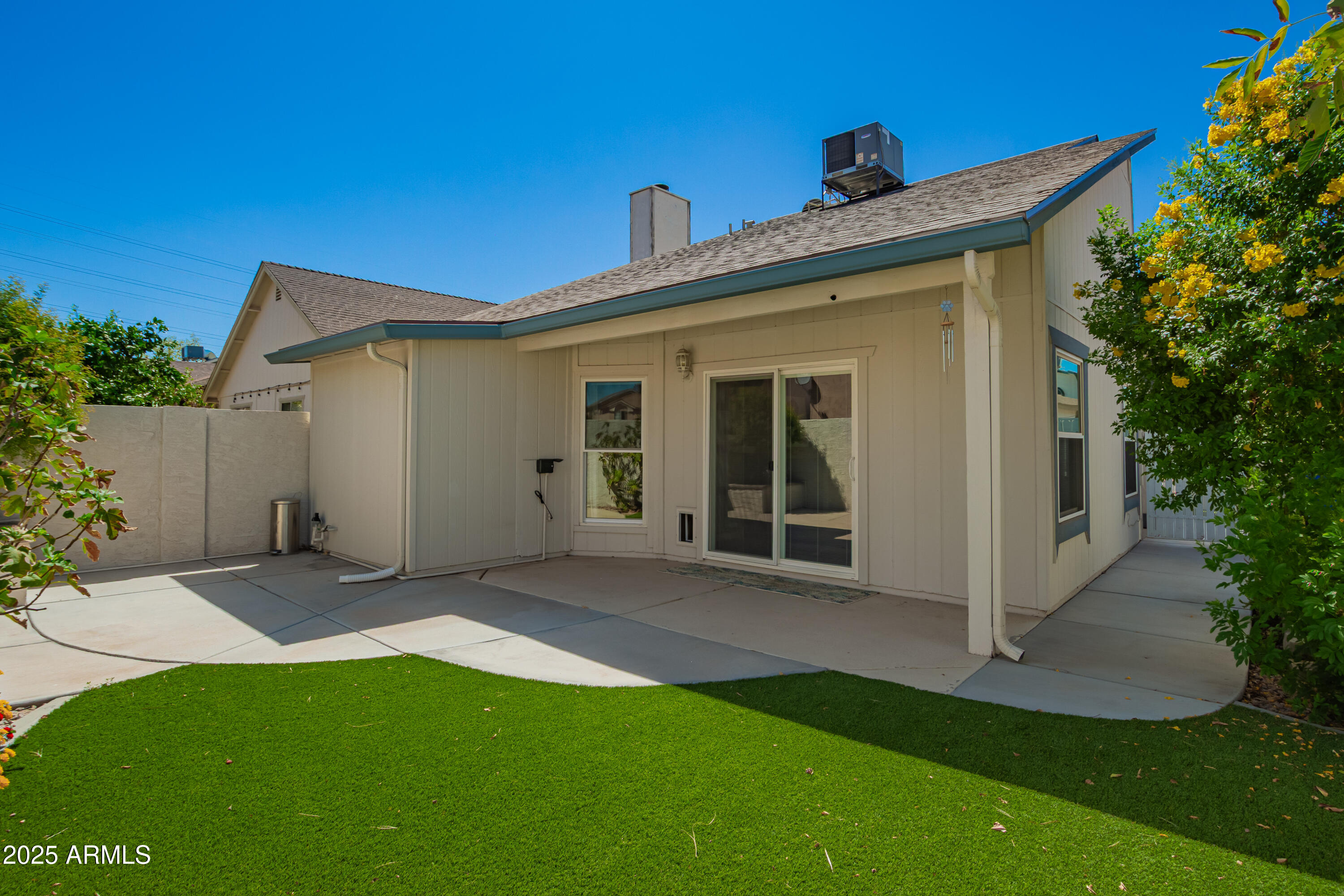 1915 S 39TH Street, 52