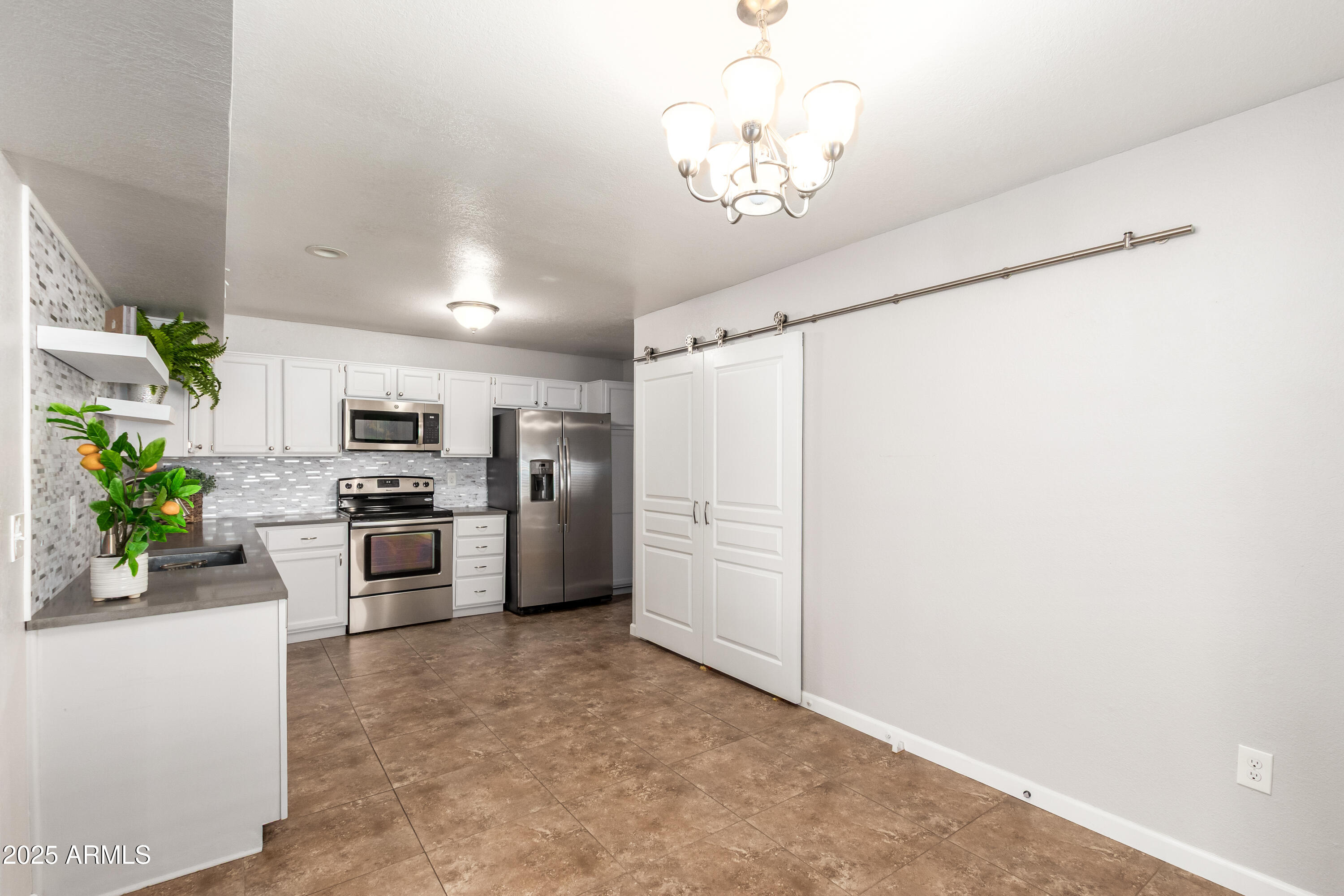 1915 S 39TH Street, 52