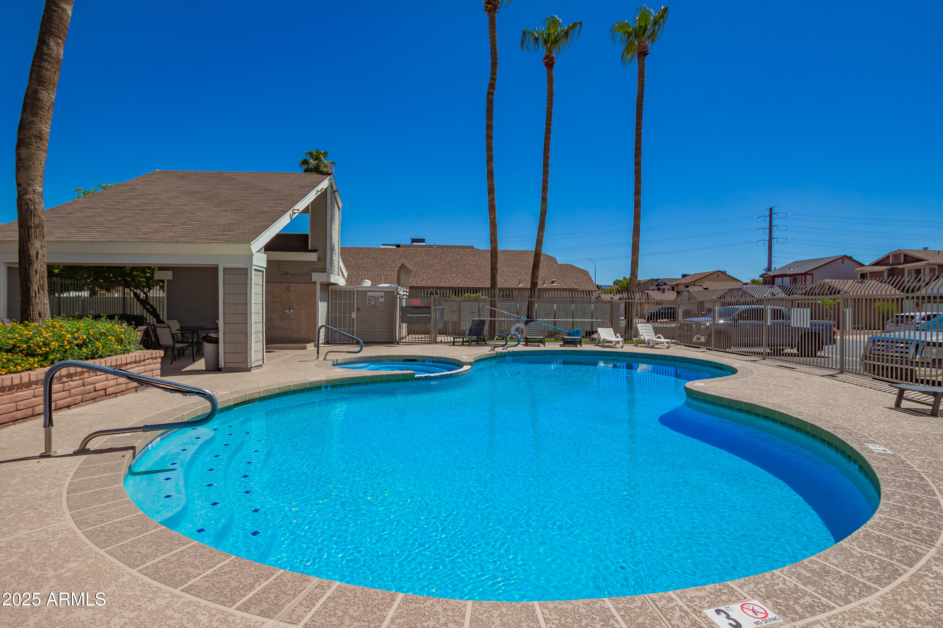 1915 S 39TH Street, 52