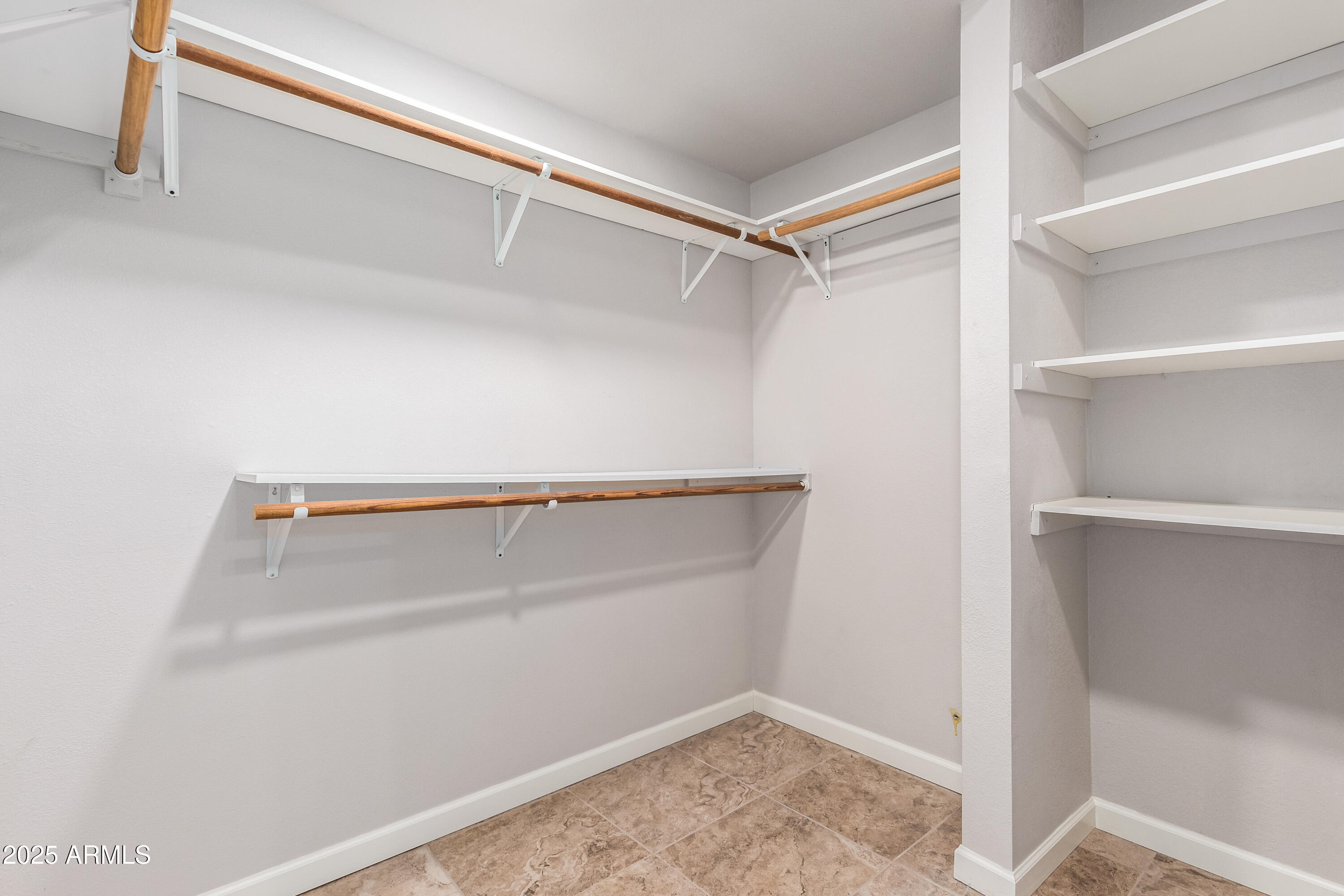 1915 S 39TH Street, 52