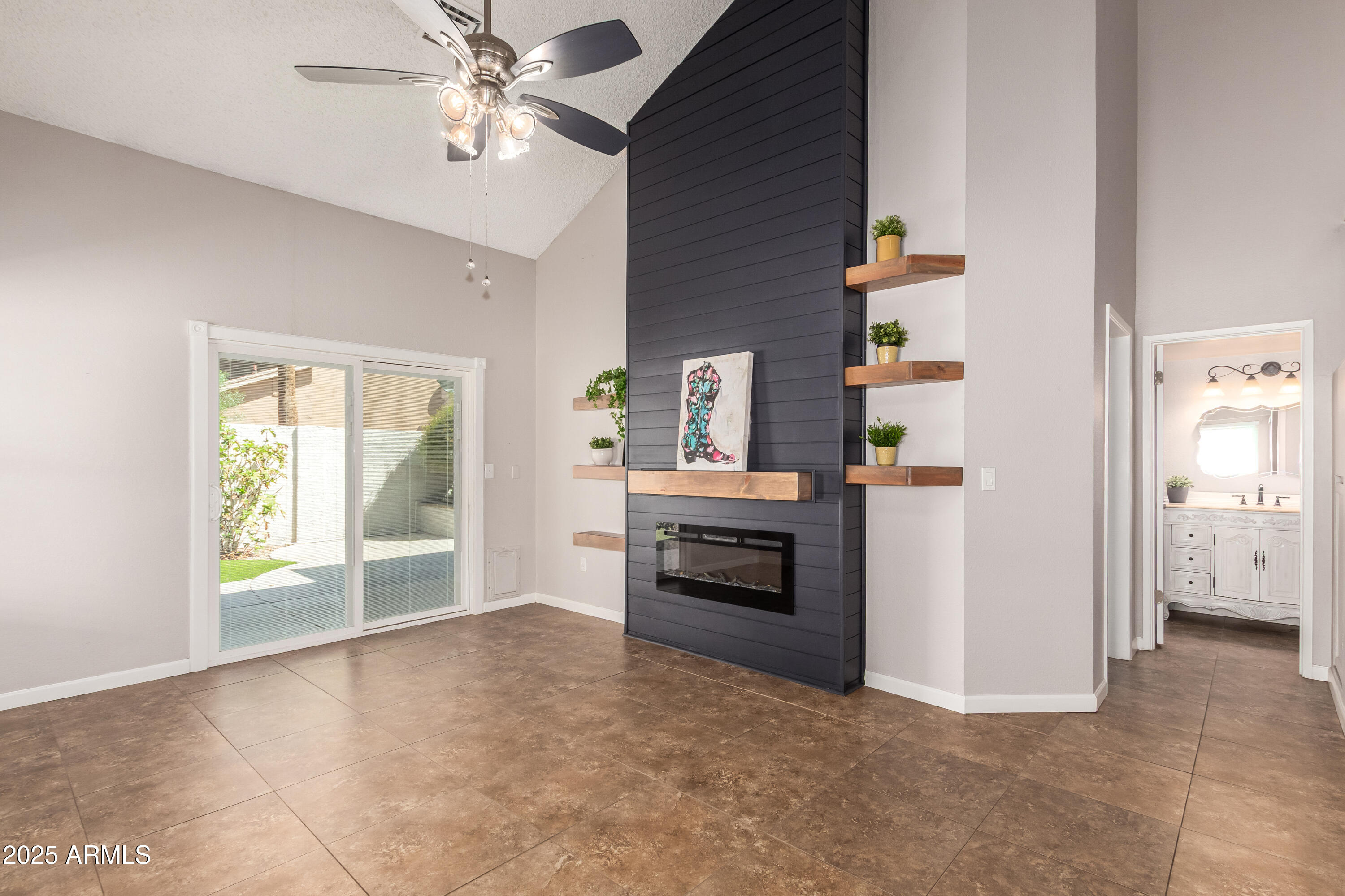 1915 S 39TH Street, 52