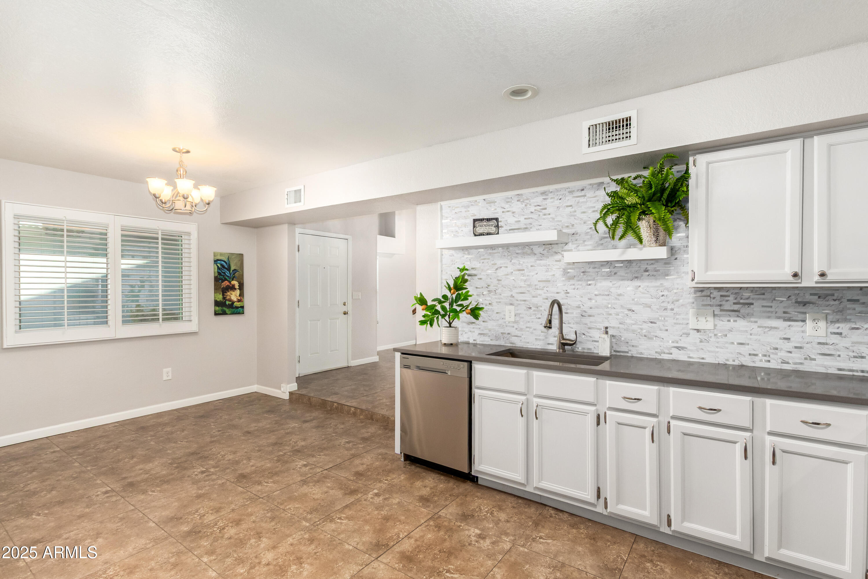 1915 S 39TH Street, 52