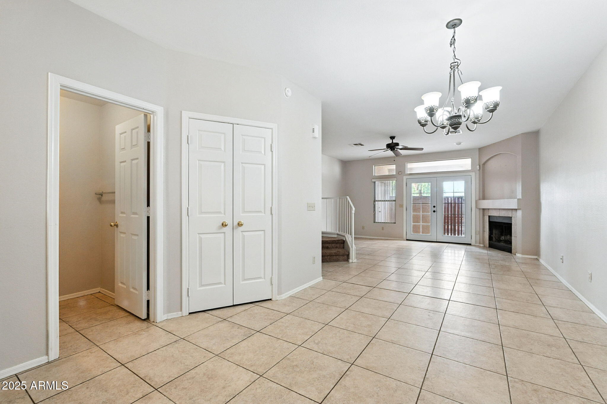 500 N ROOSEVELT Avenue, 87