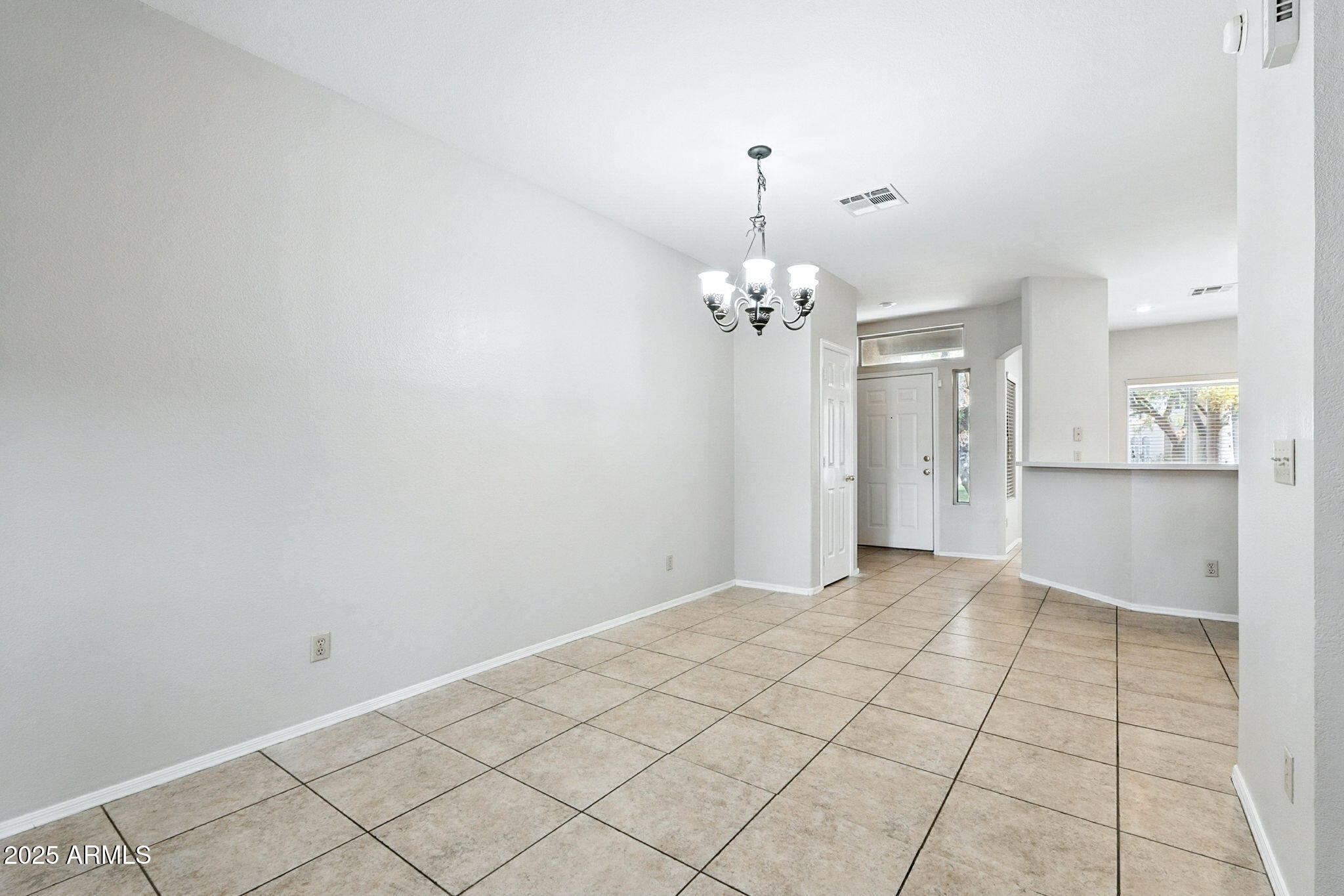 500 N ROOSEVELT Avenue, 87