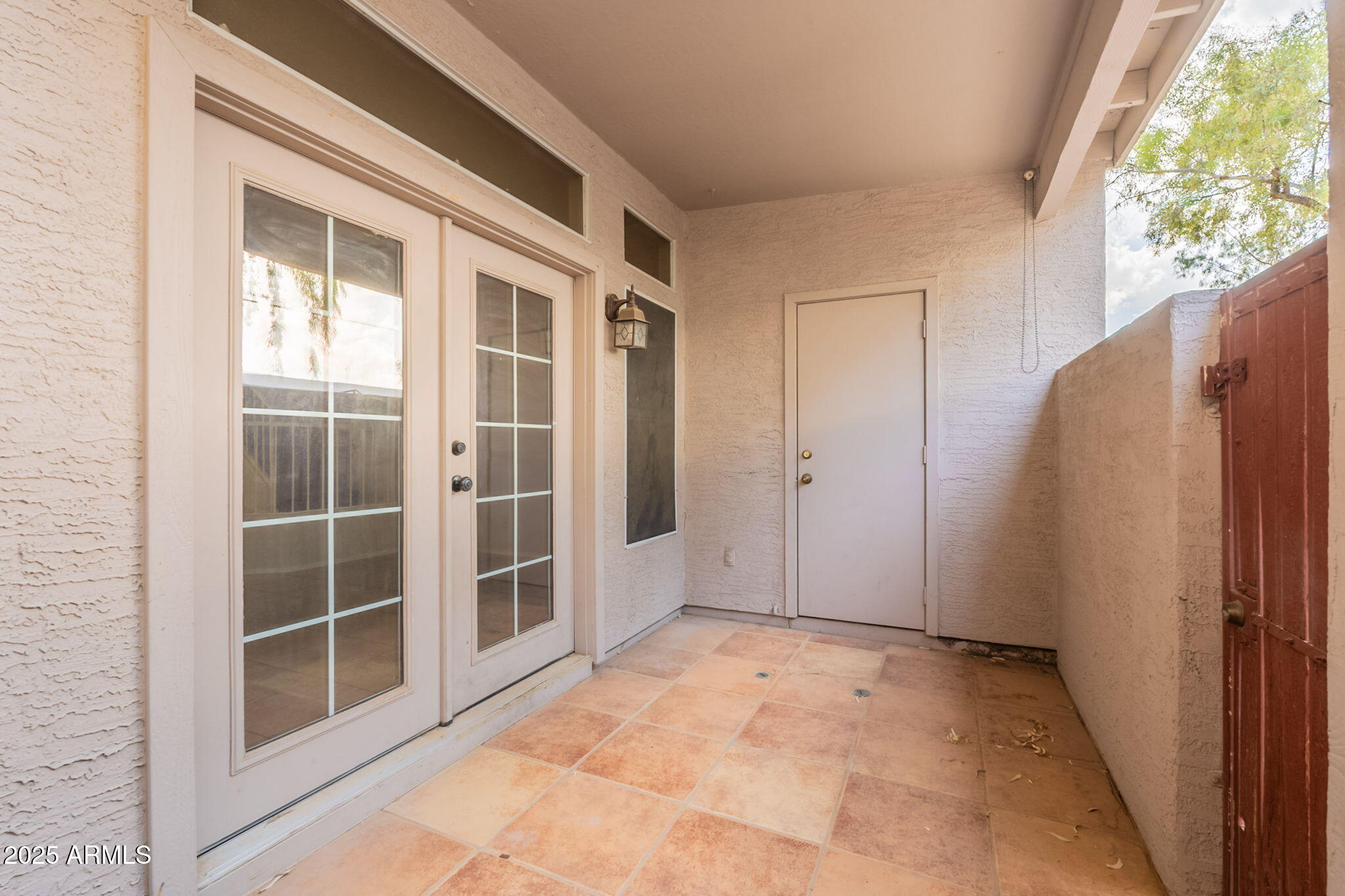 500 N ROOSEVELT Avenue, 87