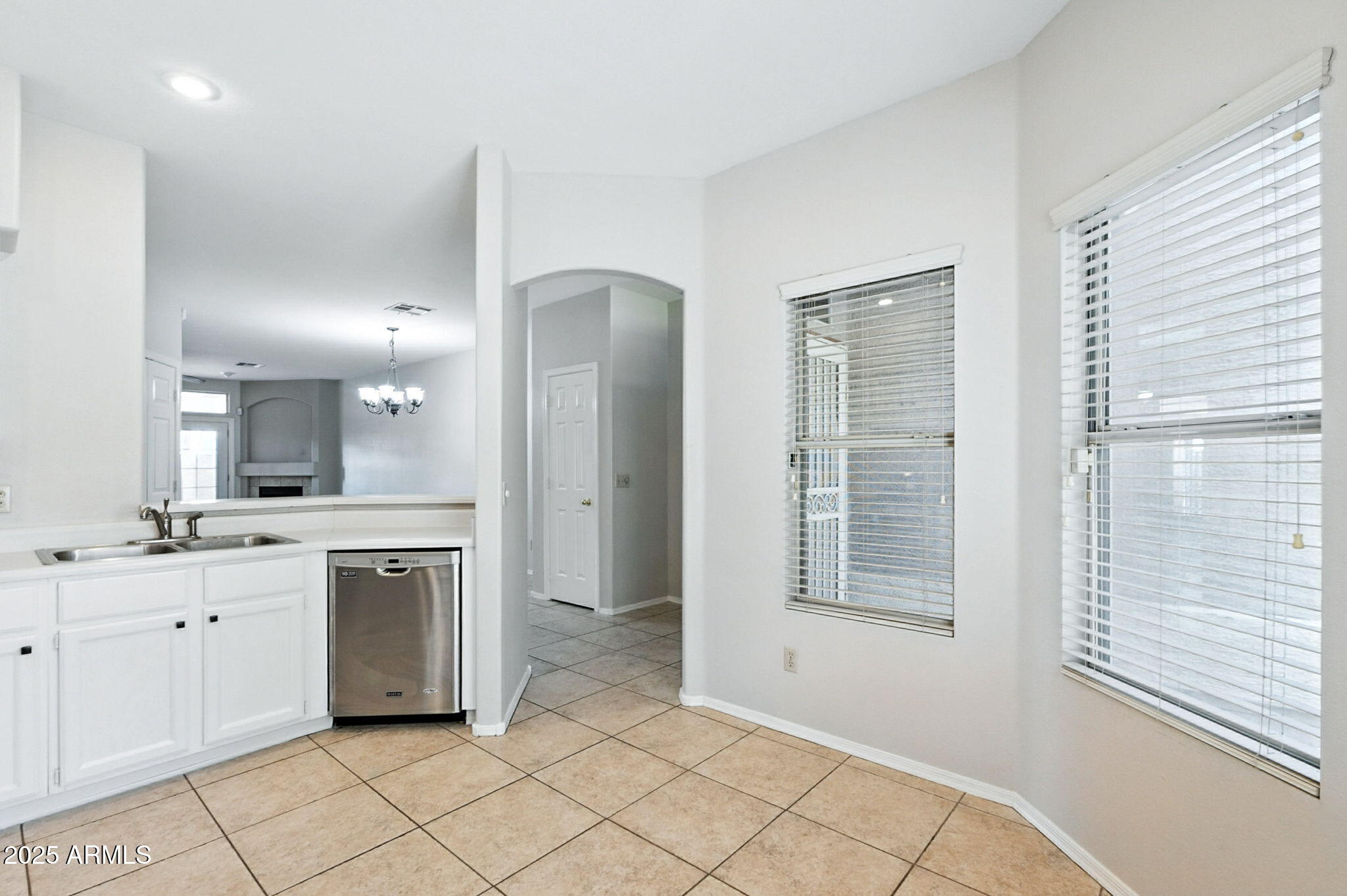 500 N ROOSEVELT Avenue, 87