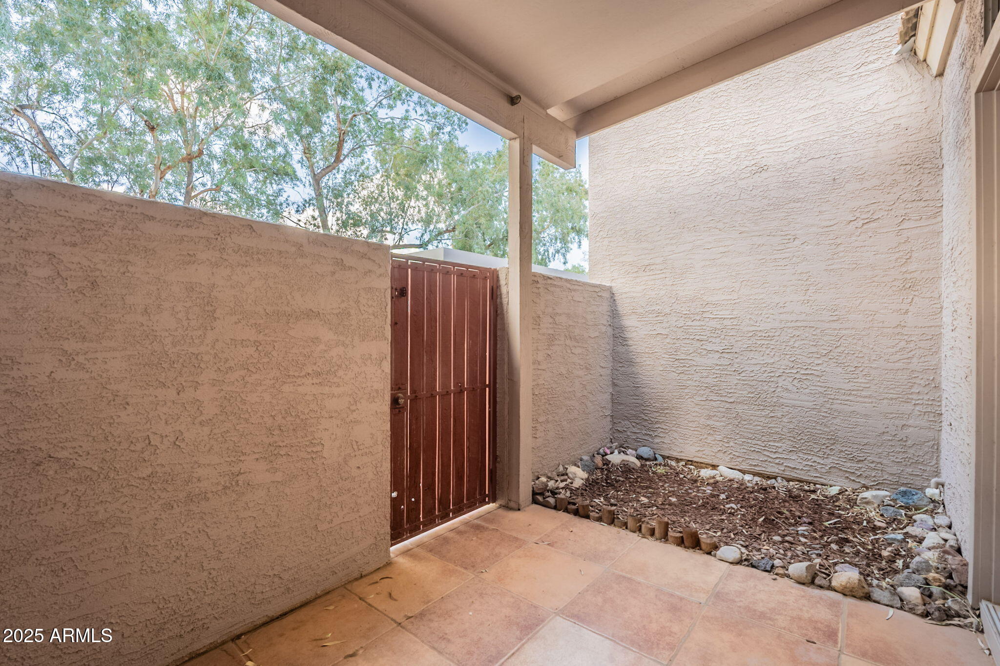 500 N ROOSEVELT Avenue, 87