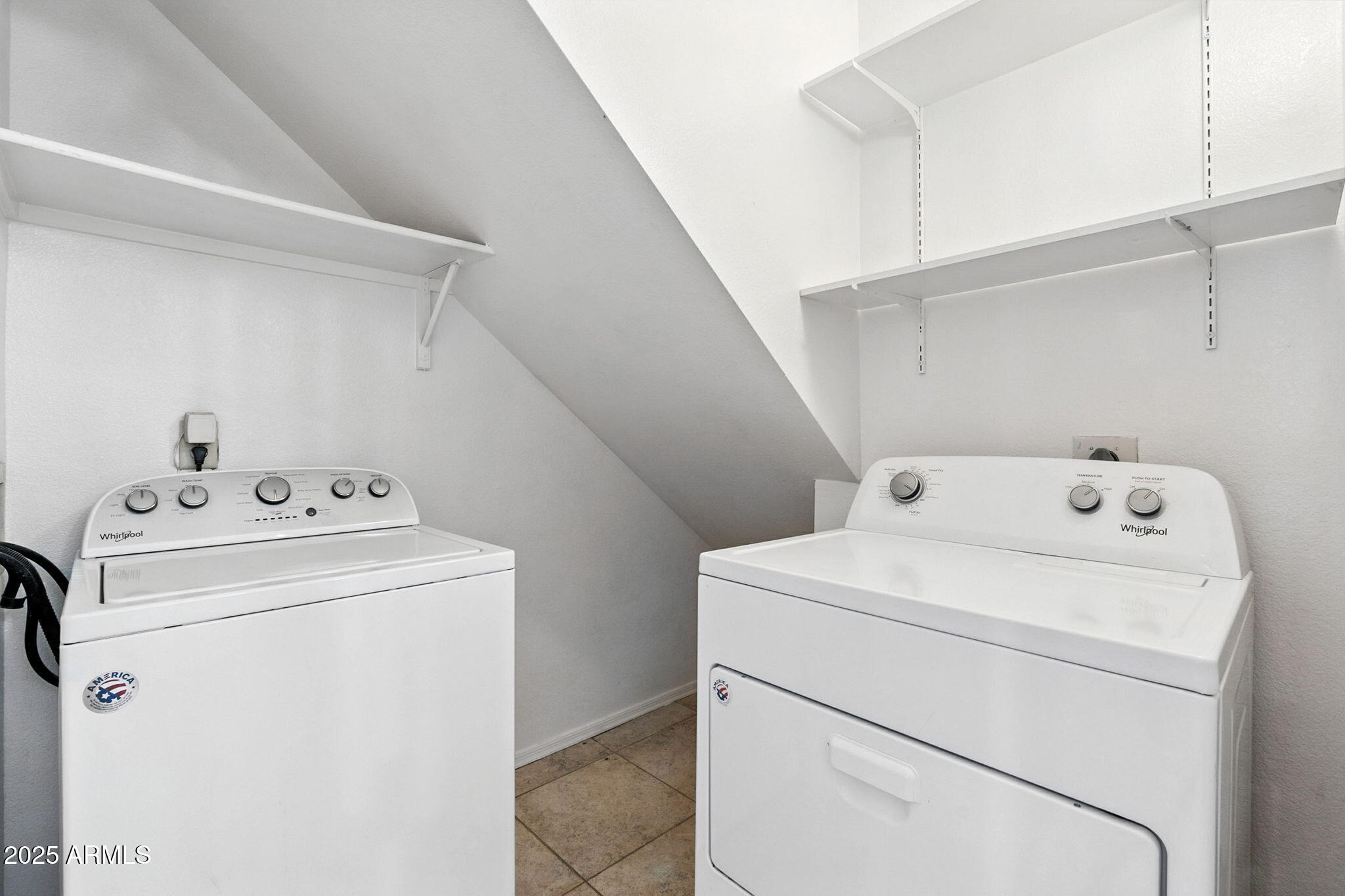 500 N ROOSEVELT Avenue, 87