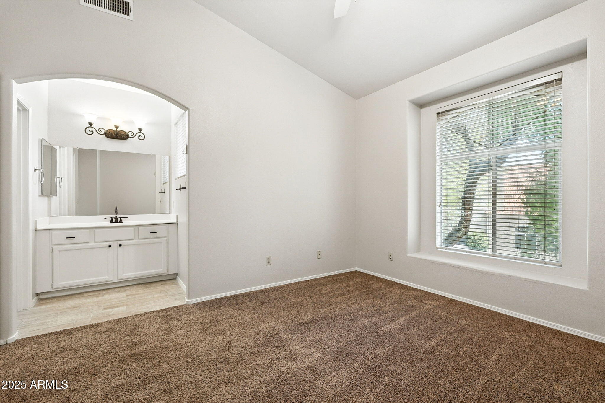 500 N ROOSEVELT Avenue, 87